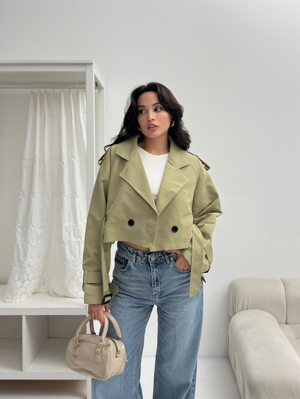 Краток мантил со врзување