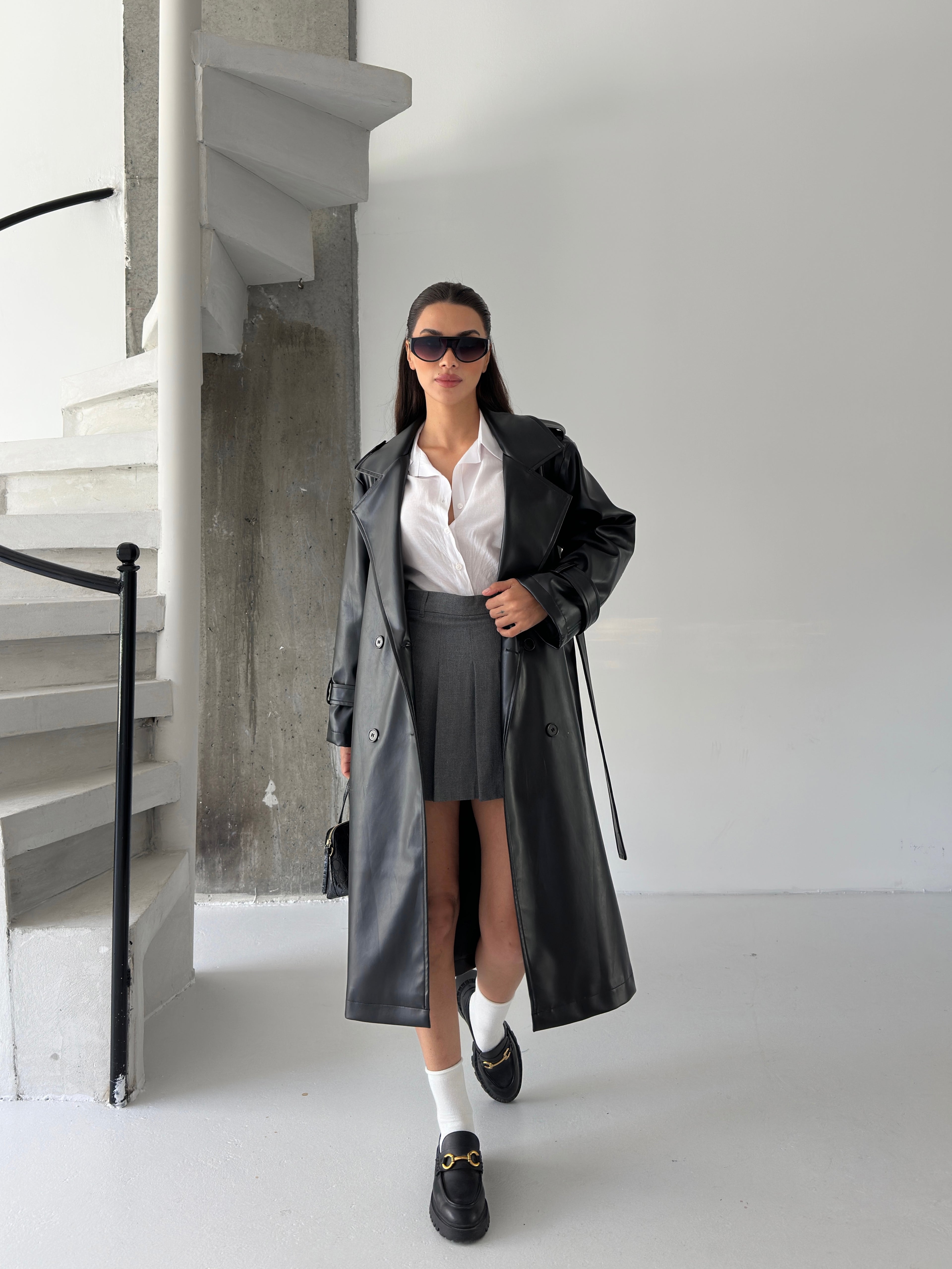 Кожен мантил со постава