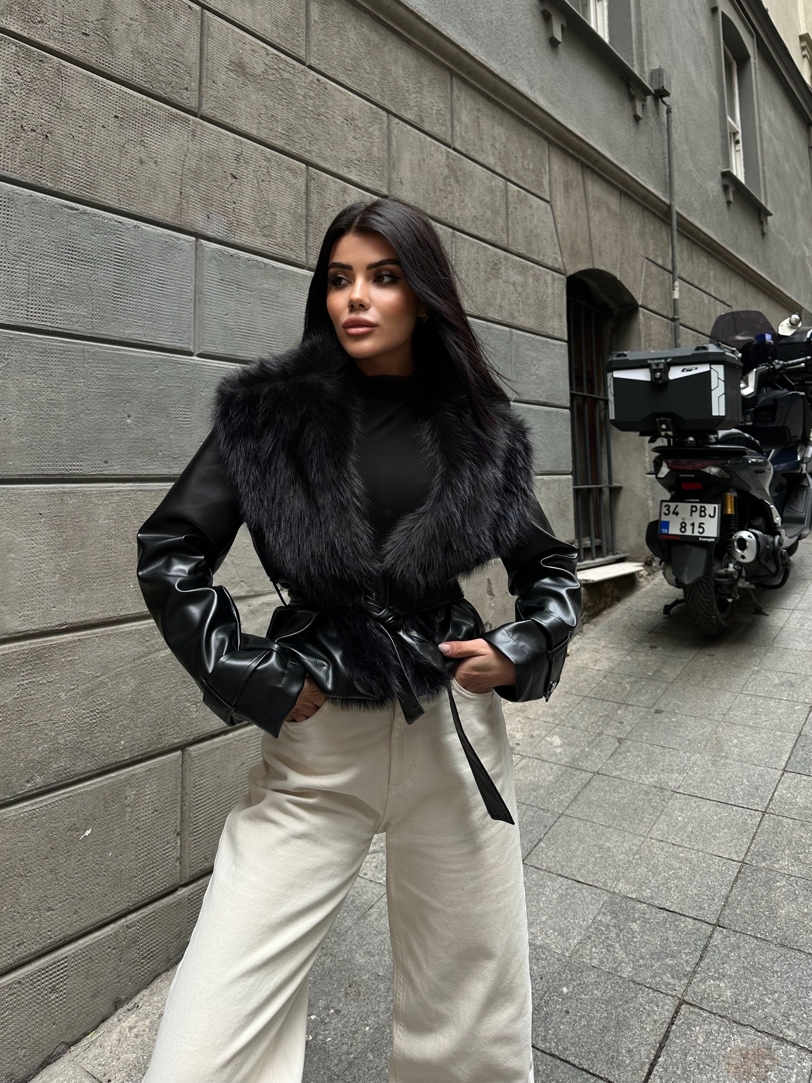 Кожна јакна крзно