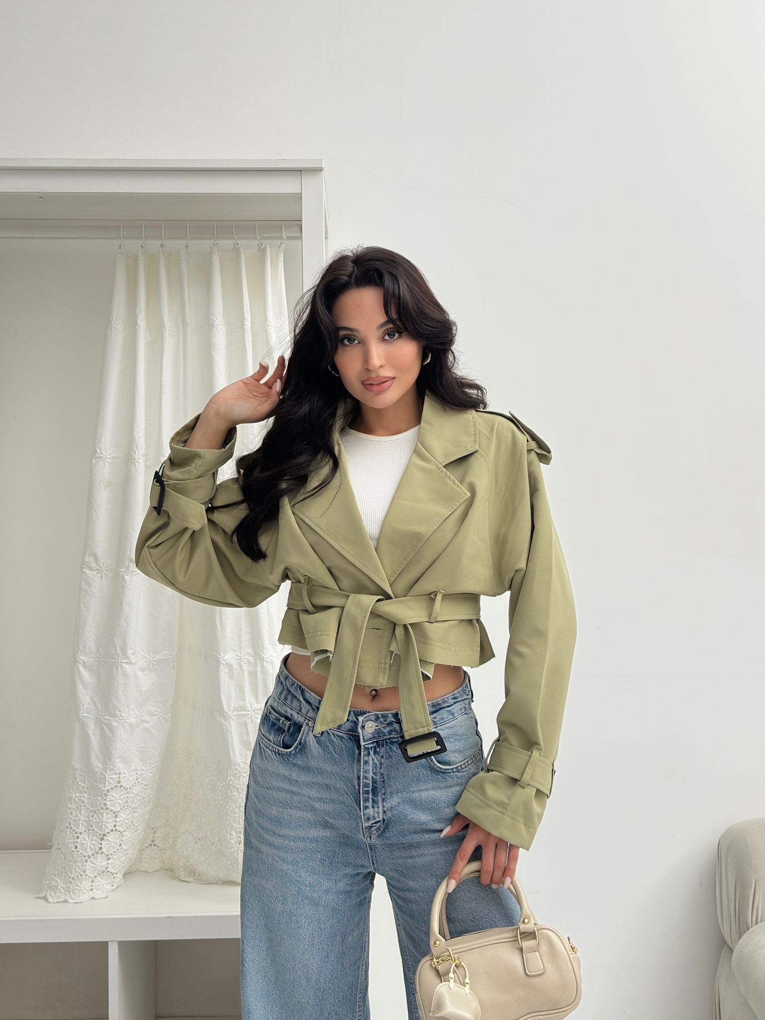 Краток мантил со врзување