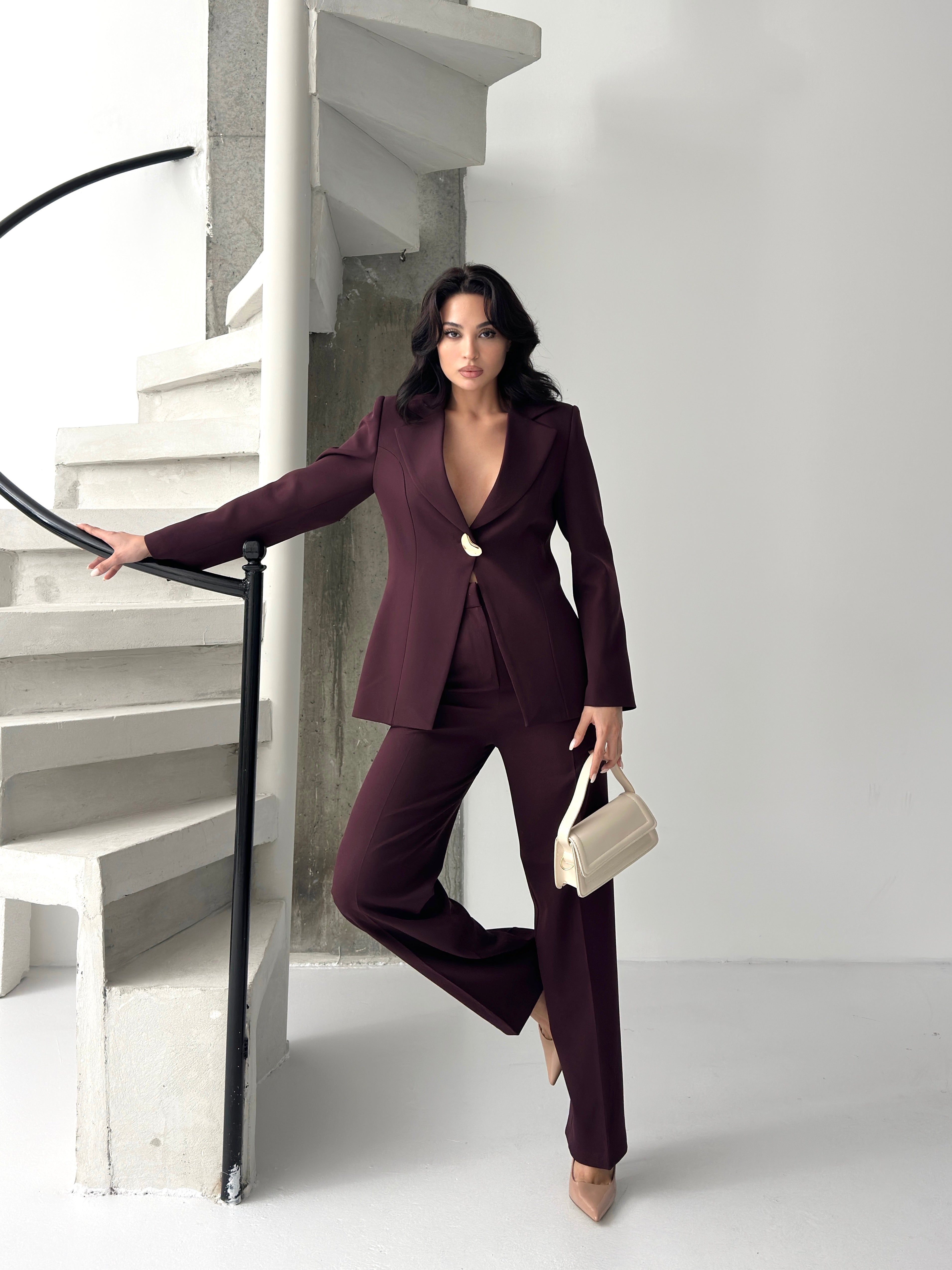 Комплет Со Златно Копче