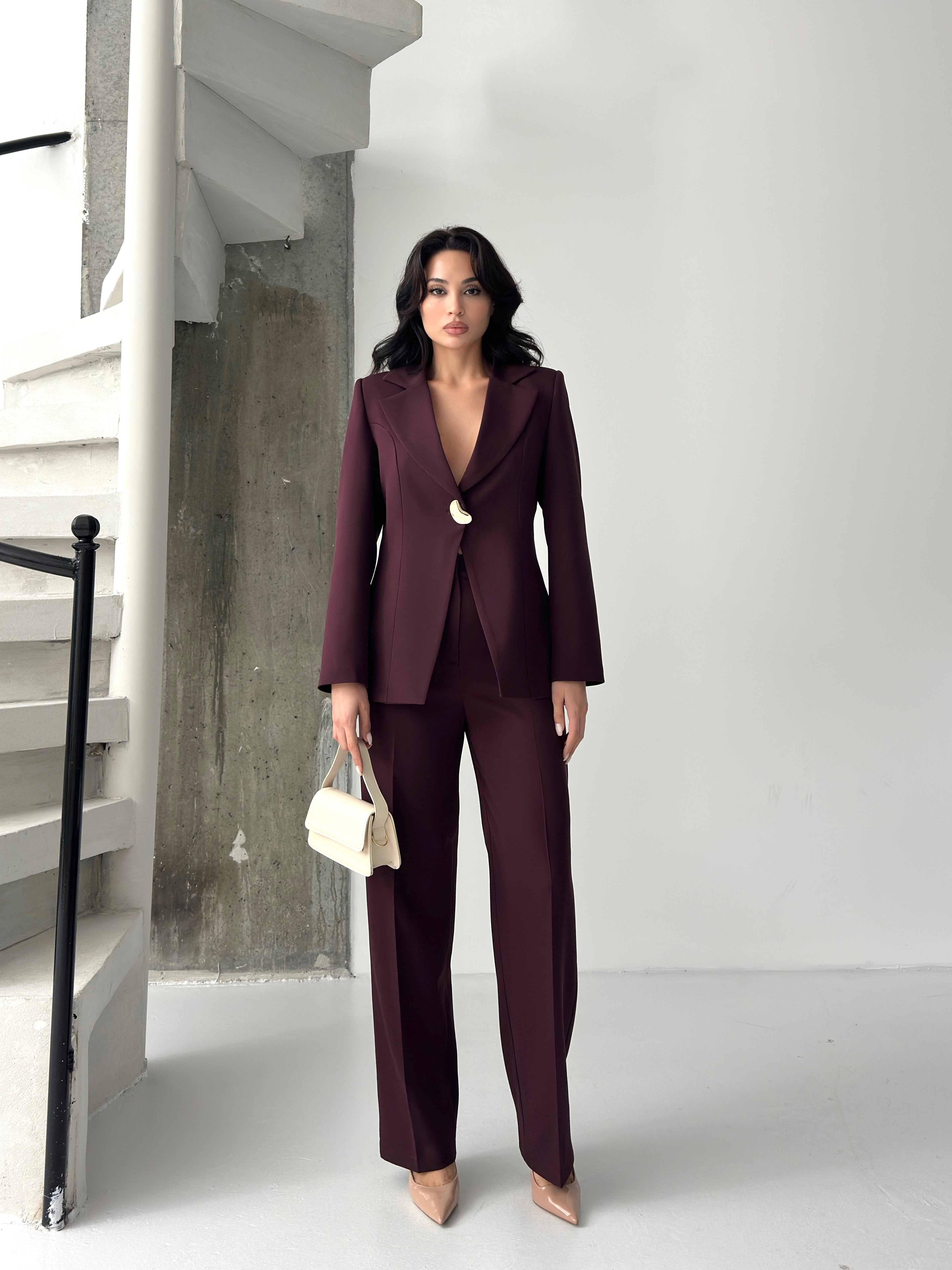 Комплет Со Златно Копче