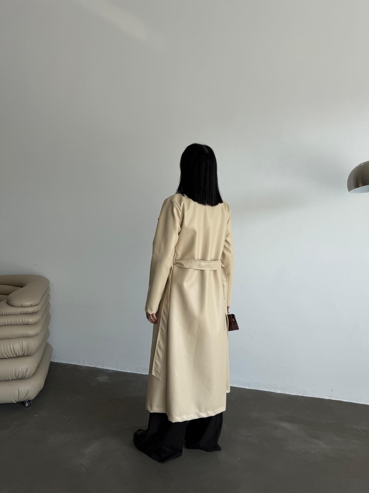 Кожен мантил