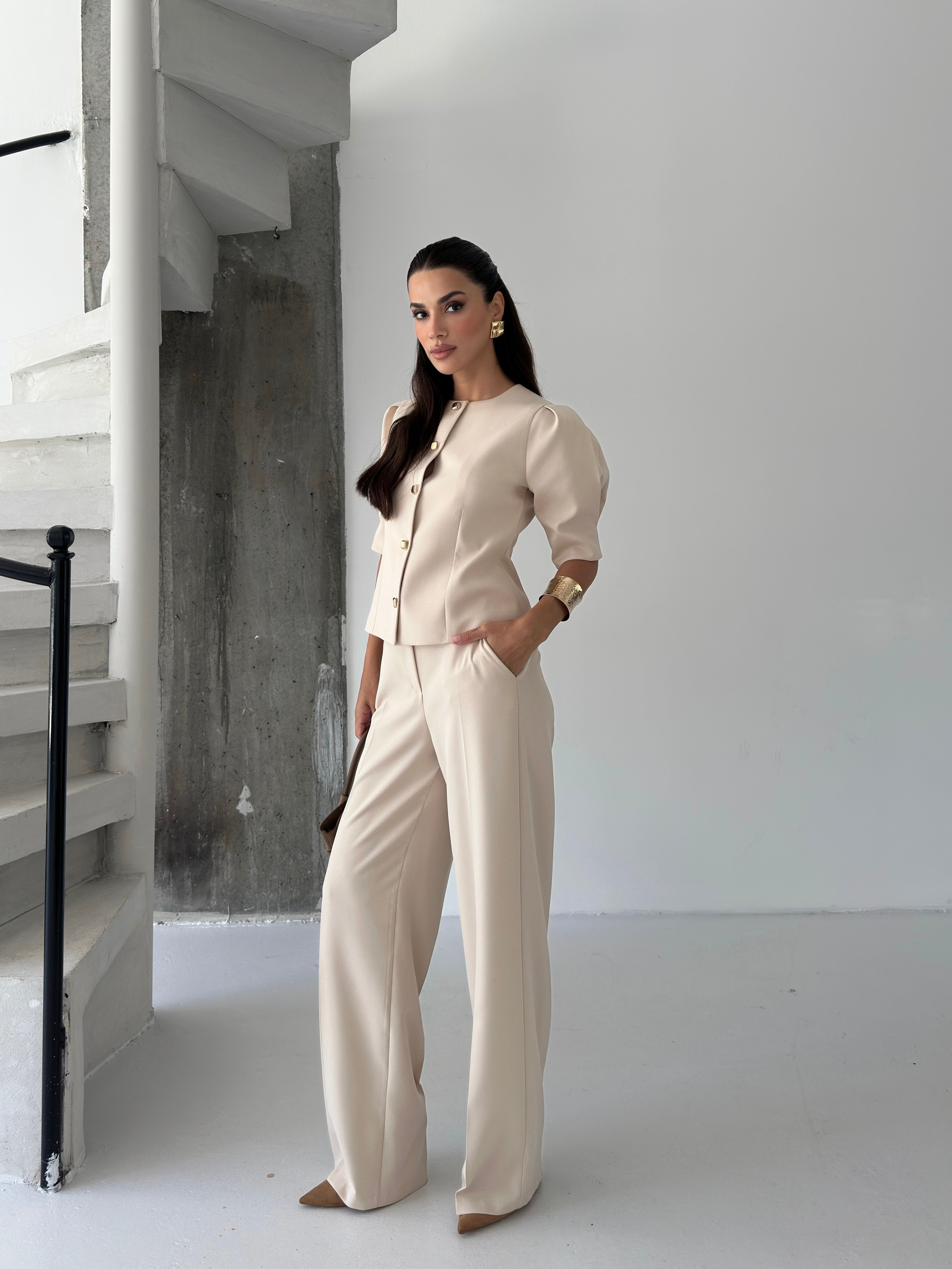 Премиум Комплет Со Златни Копчиња