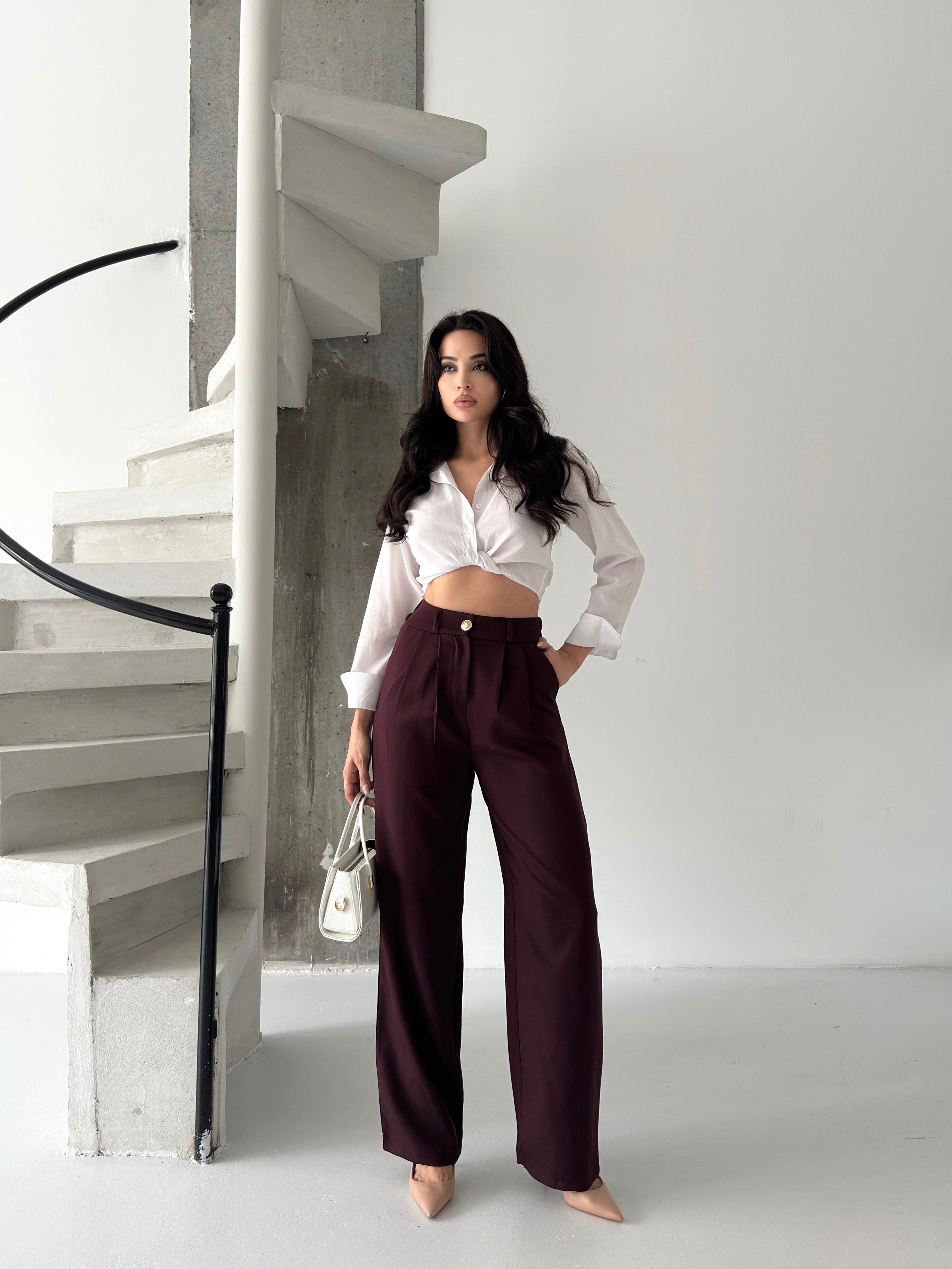 Пантолони Со Златно Копче