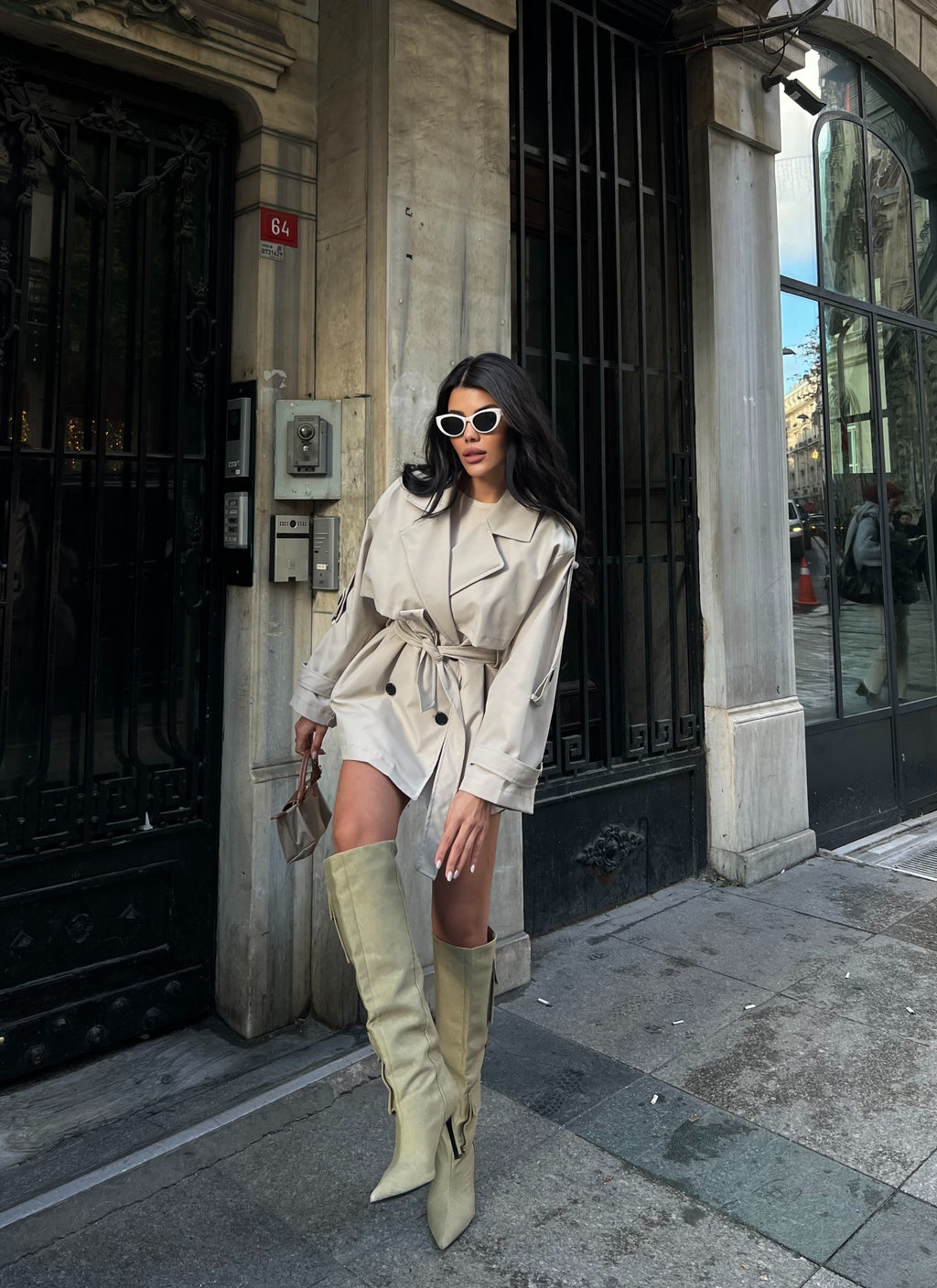 Мантил Со Постава