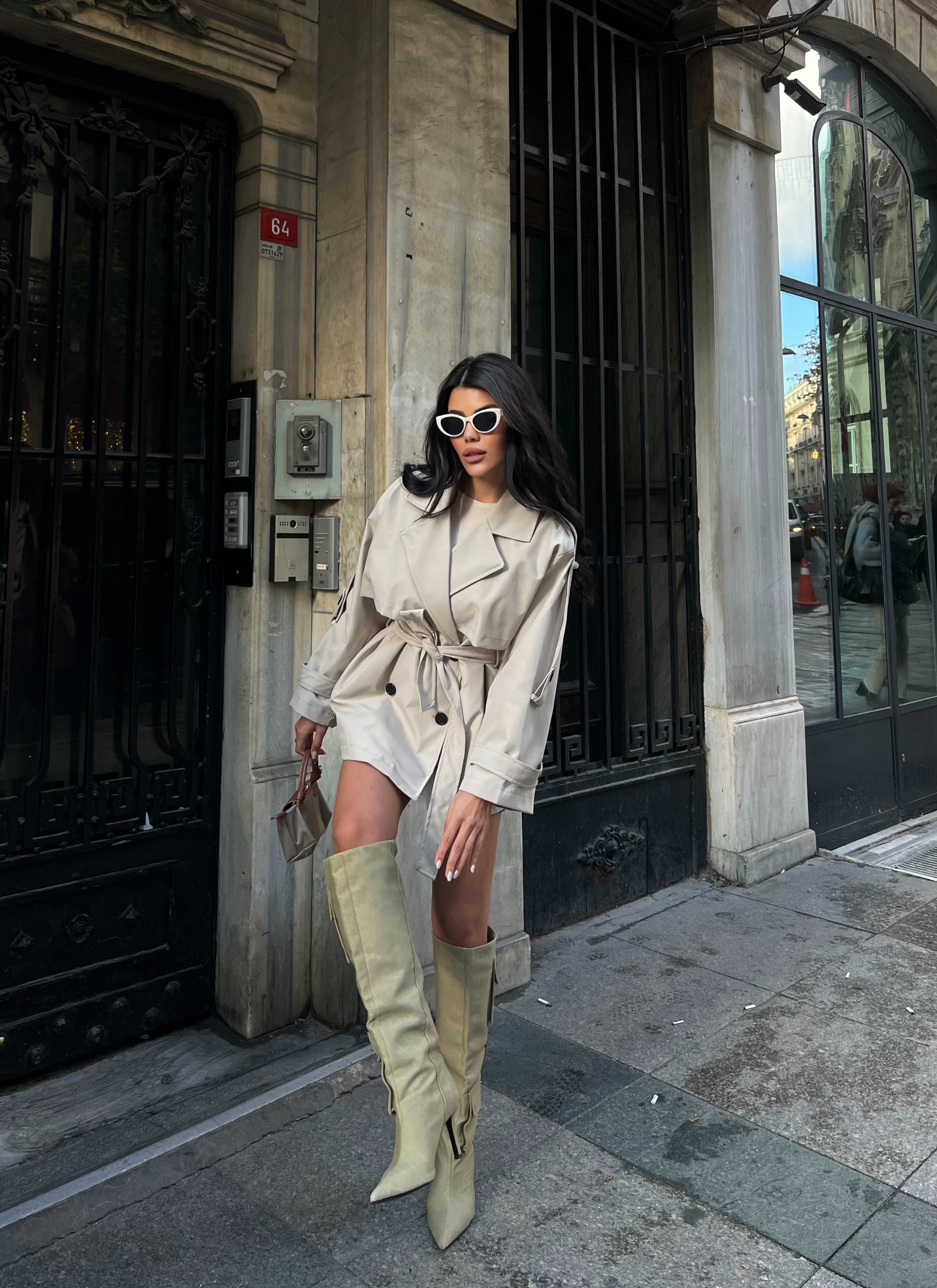 Мантил Со Постава