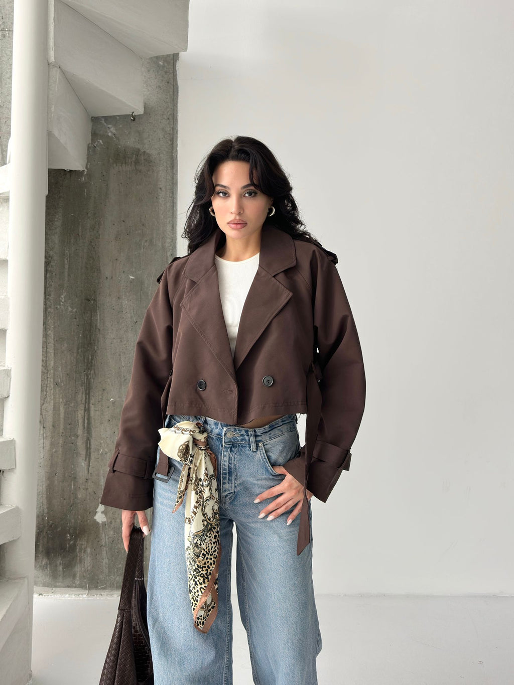 Краток мантил со врзување