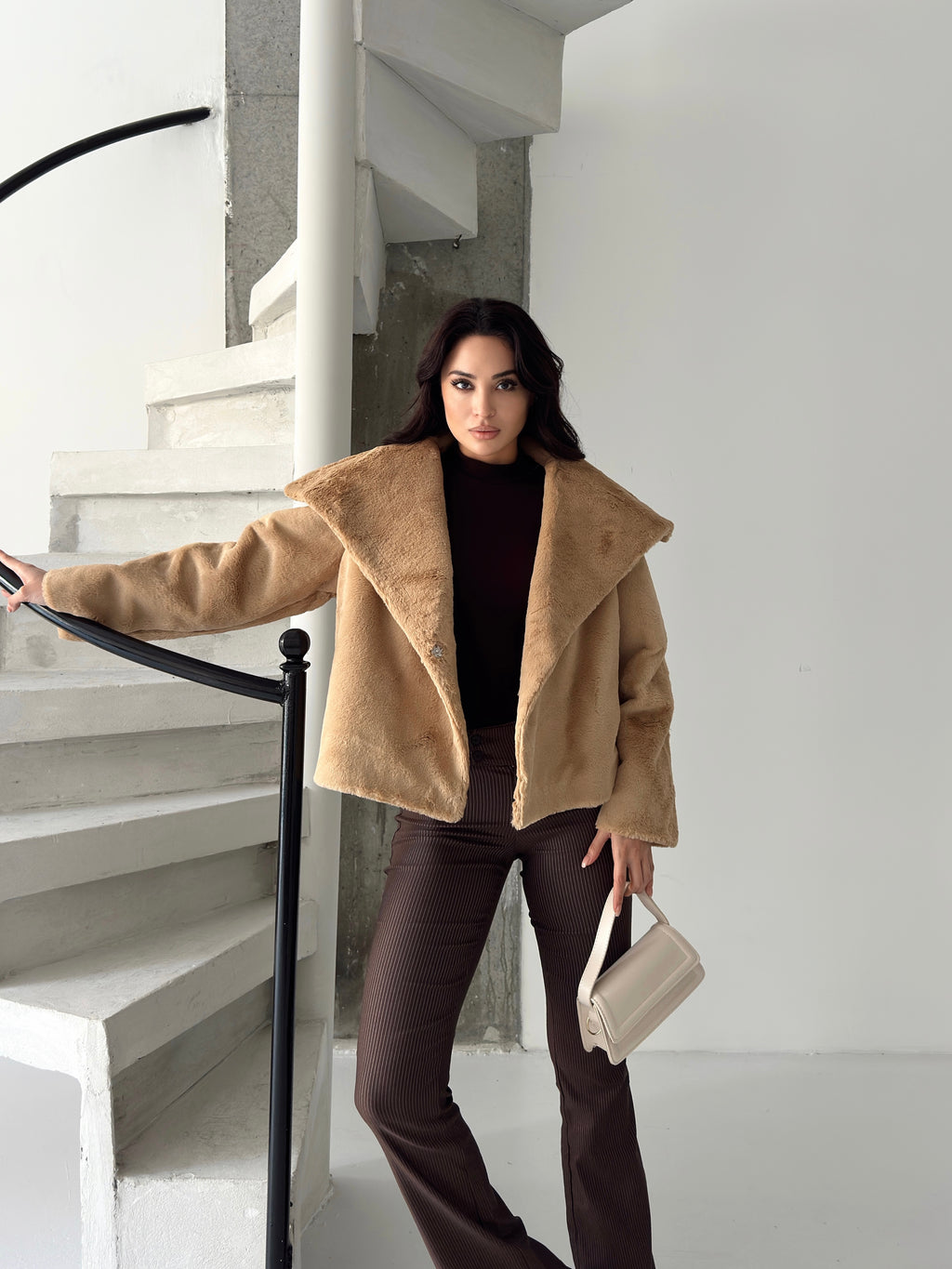 Елегантна бунда