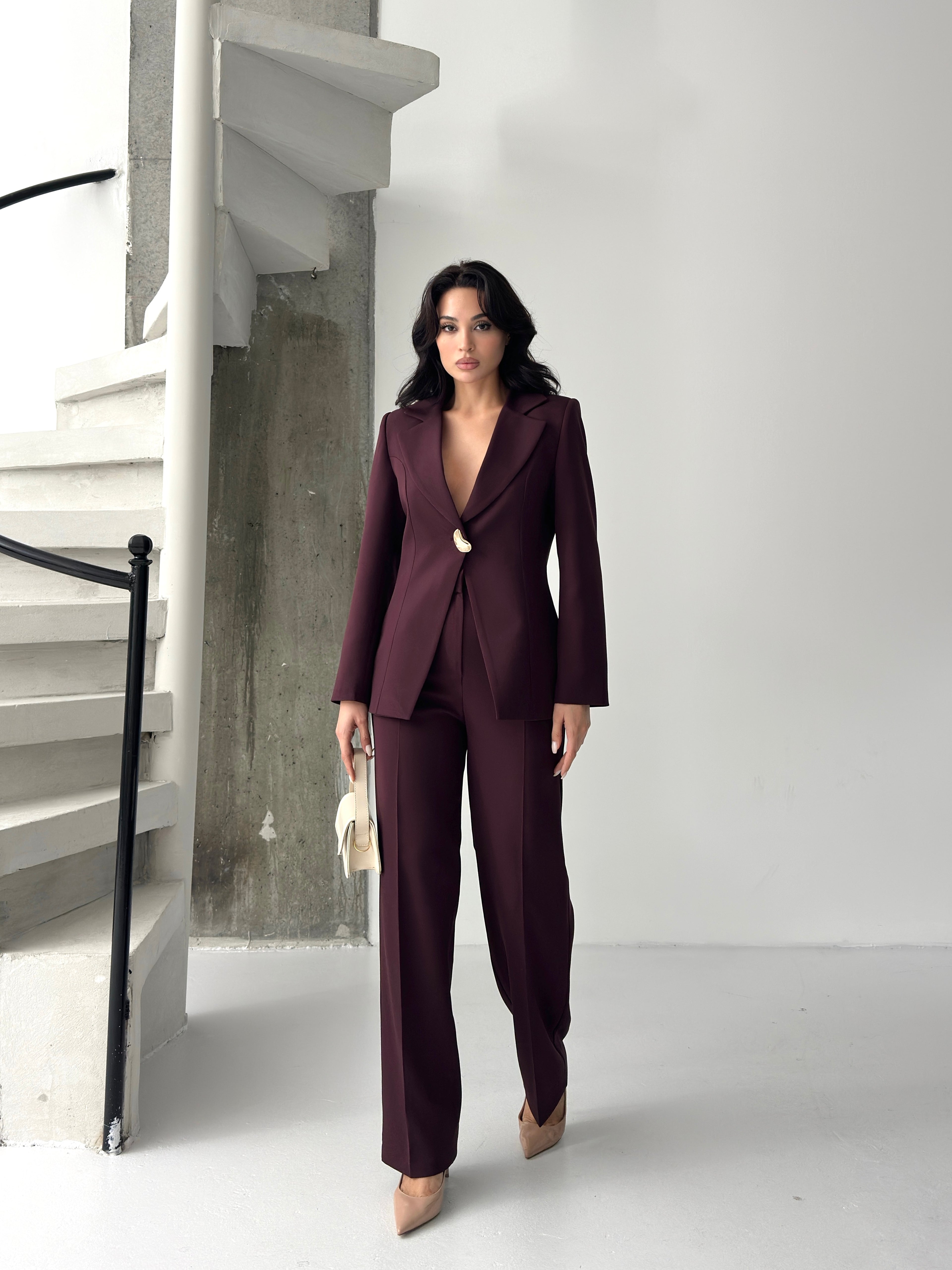 Комплет Со Златно Копче