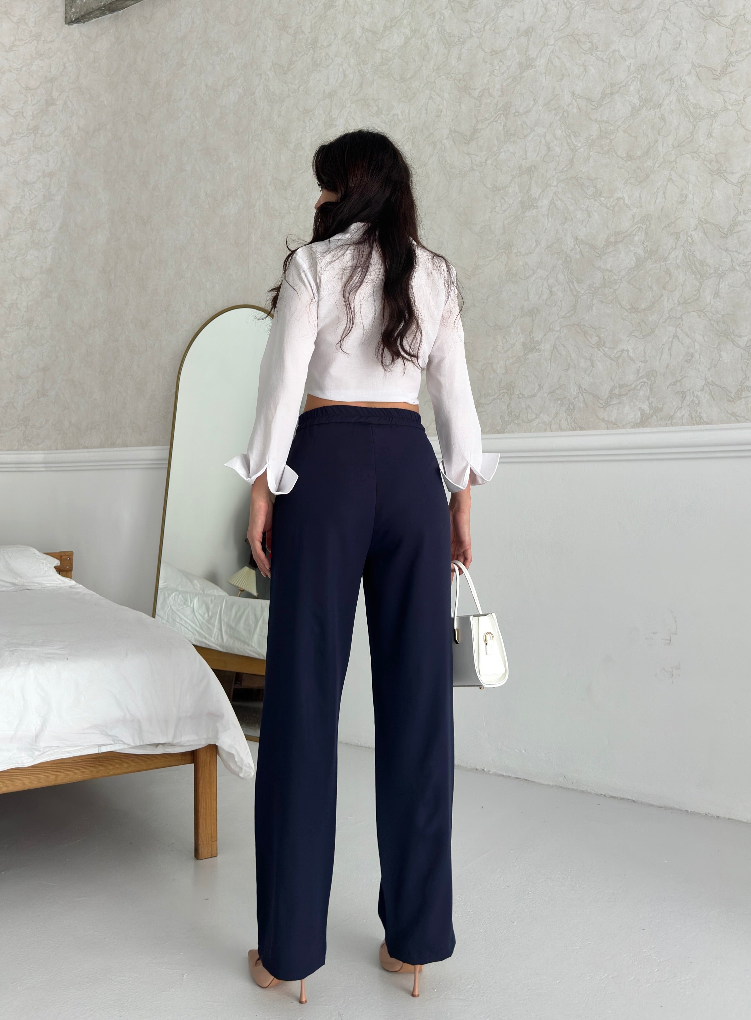 Пантолони Со Златно Копче