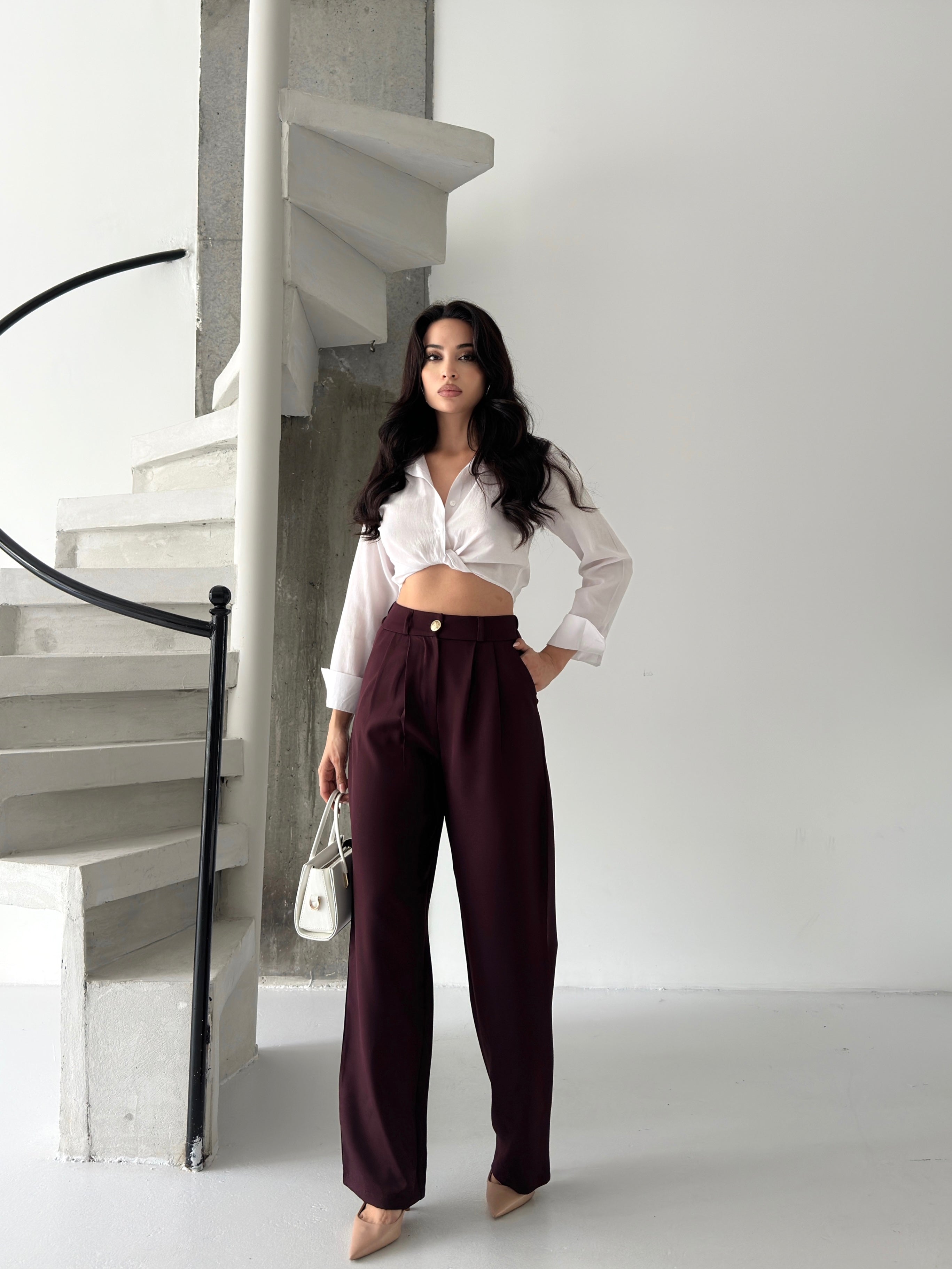 Пантолони Со Златно Копче