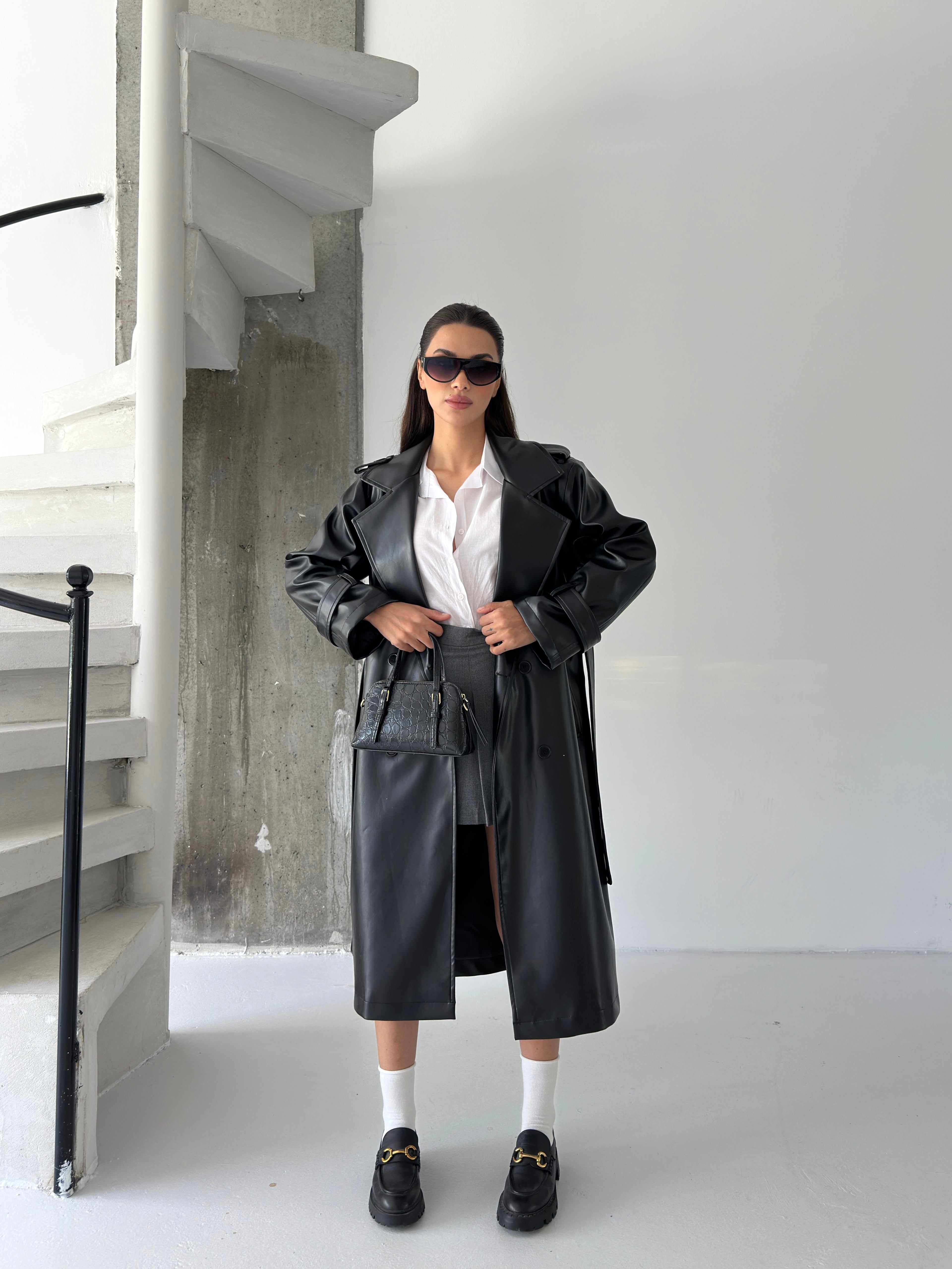 Кожен мантил со постава