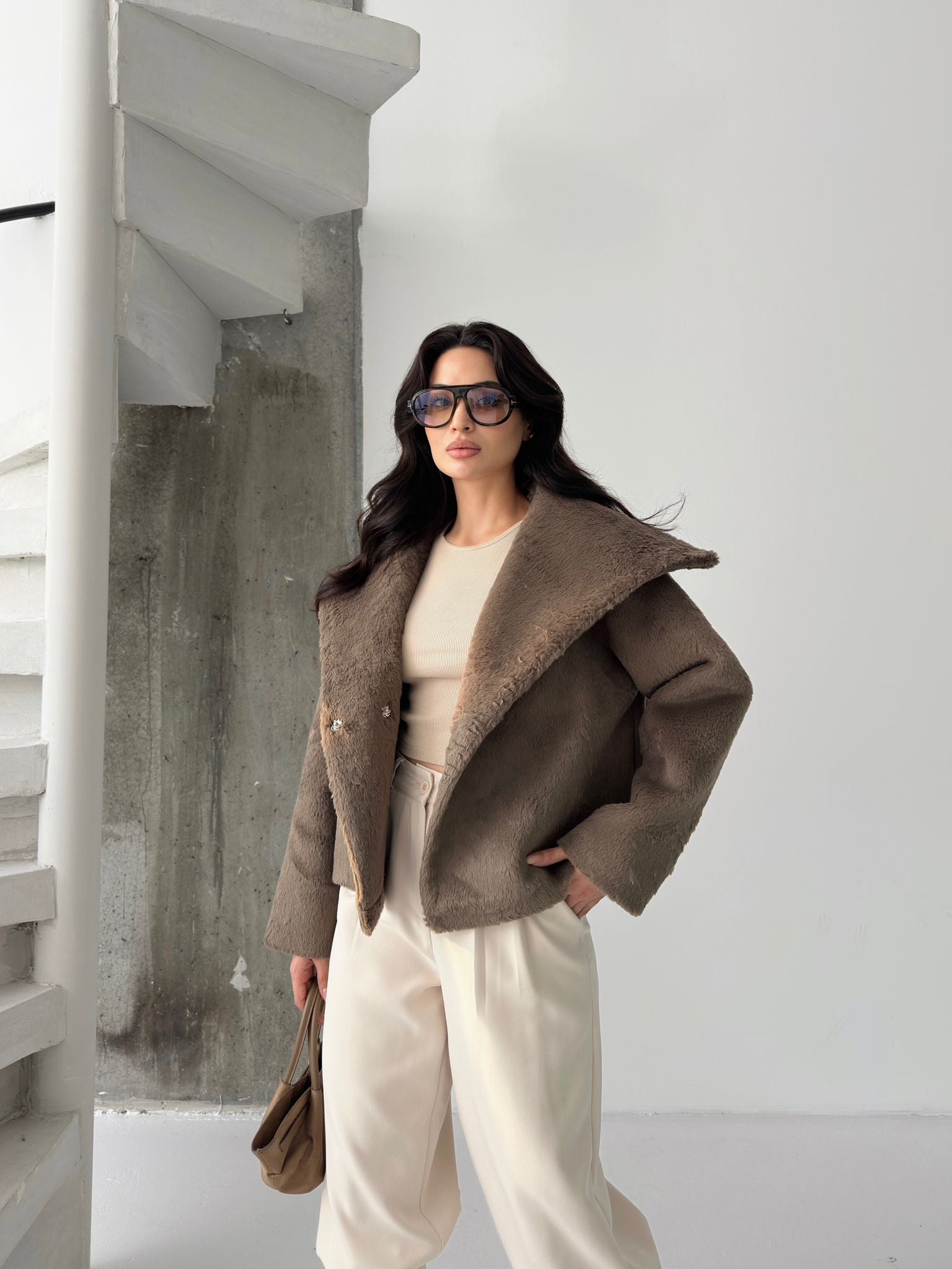 Елегантен бунда