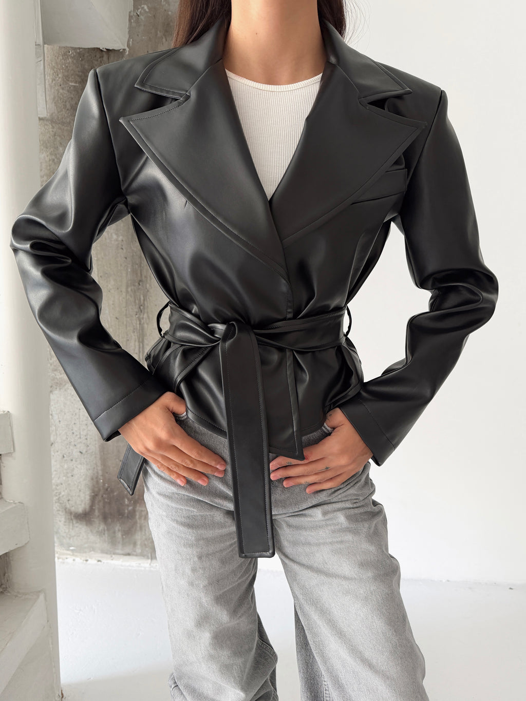 Кожна Јакна Со Врвка