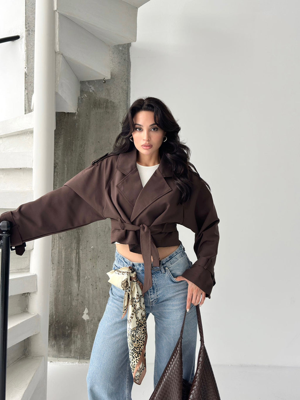 Краток мантил со врзување