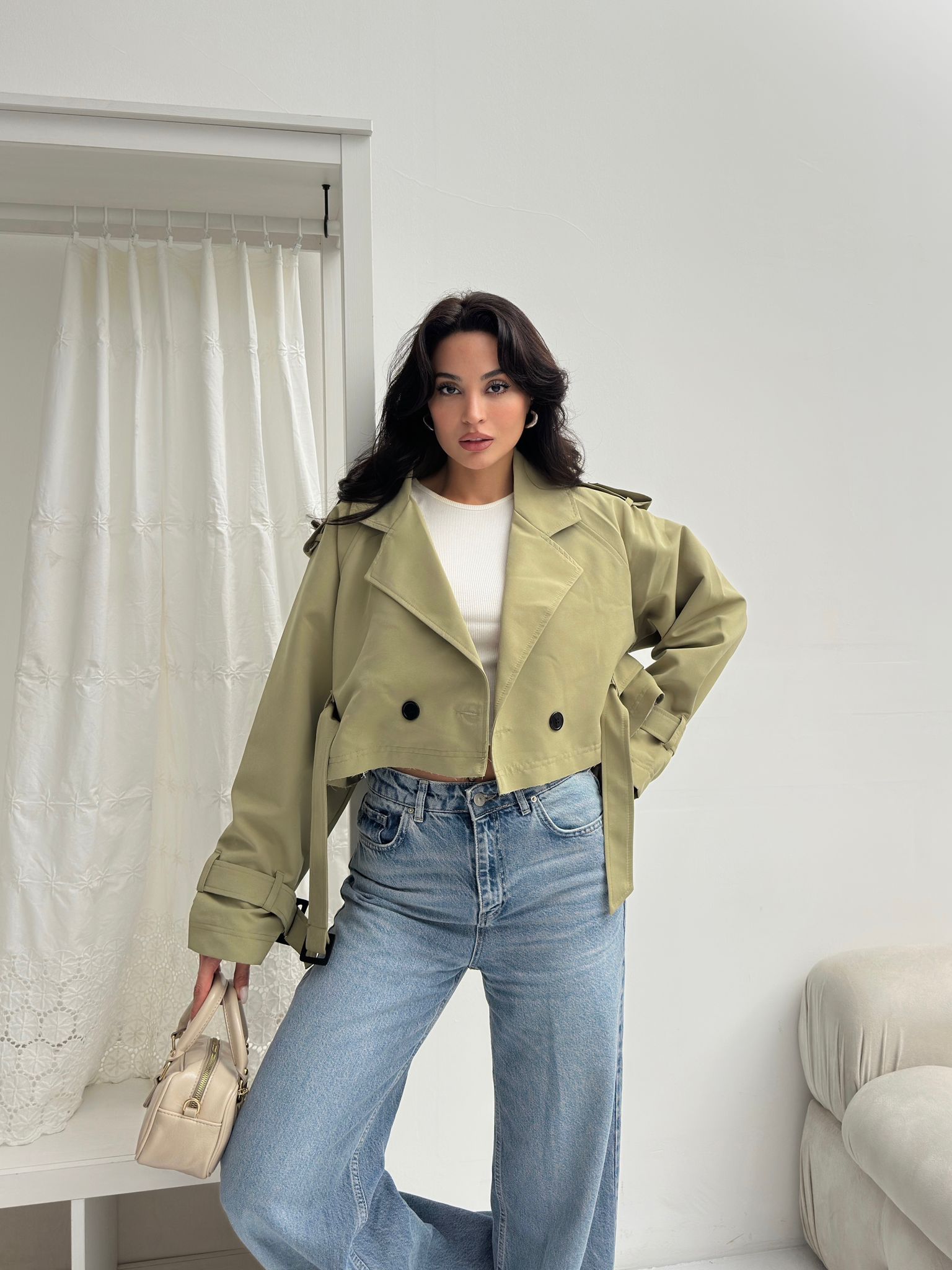 Краток мантил со врзување