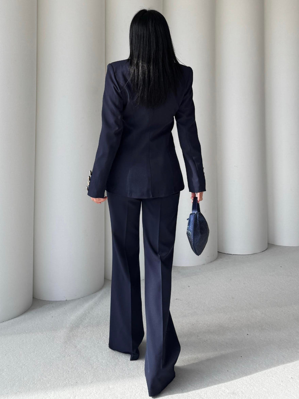 Сако Пантолони Со Златно Копче