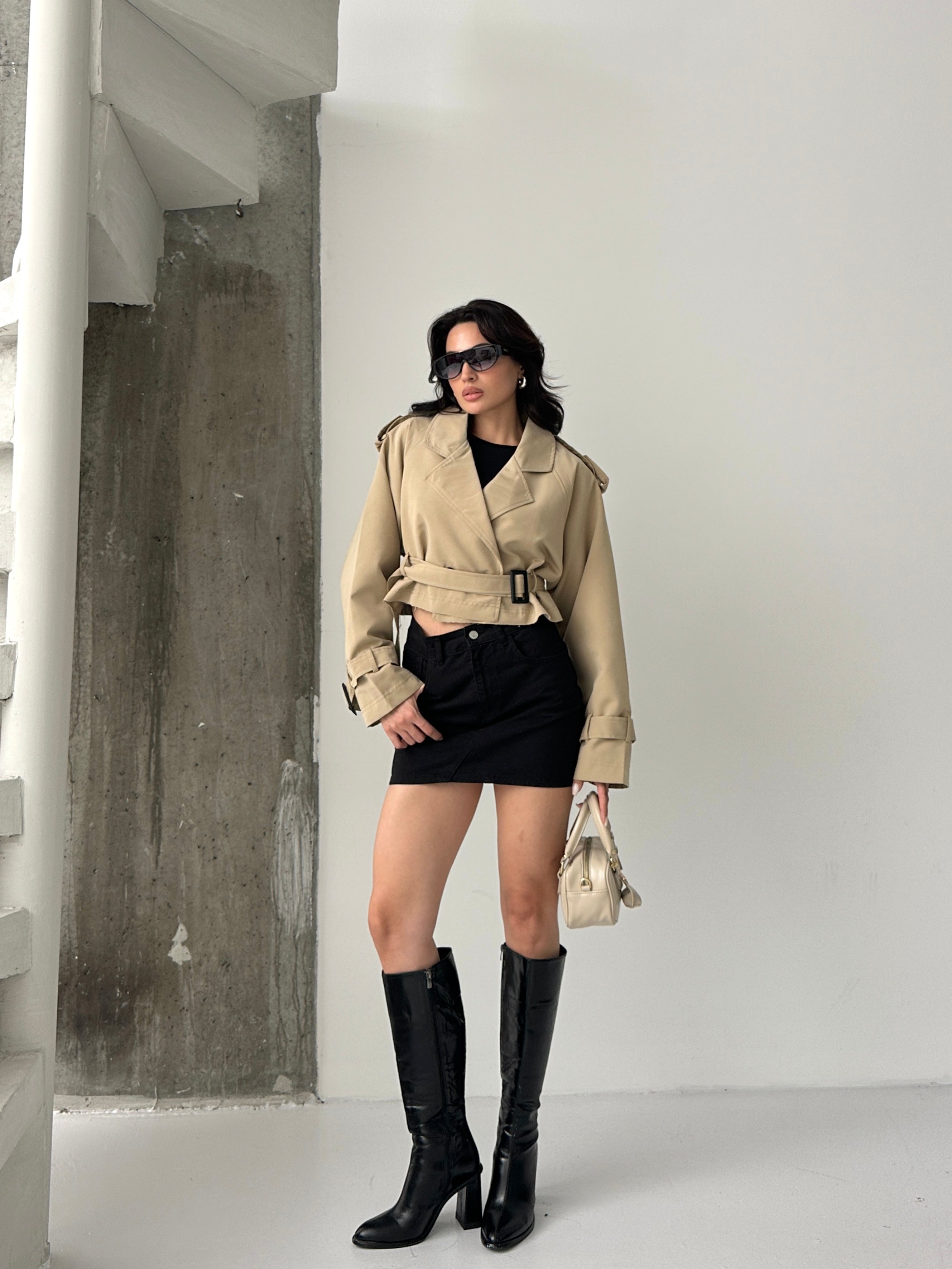 Краток мантил со врзување