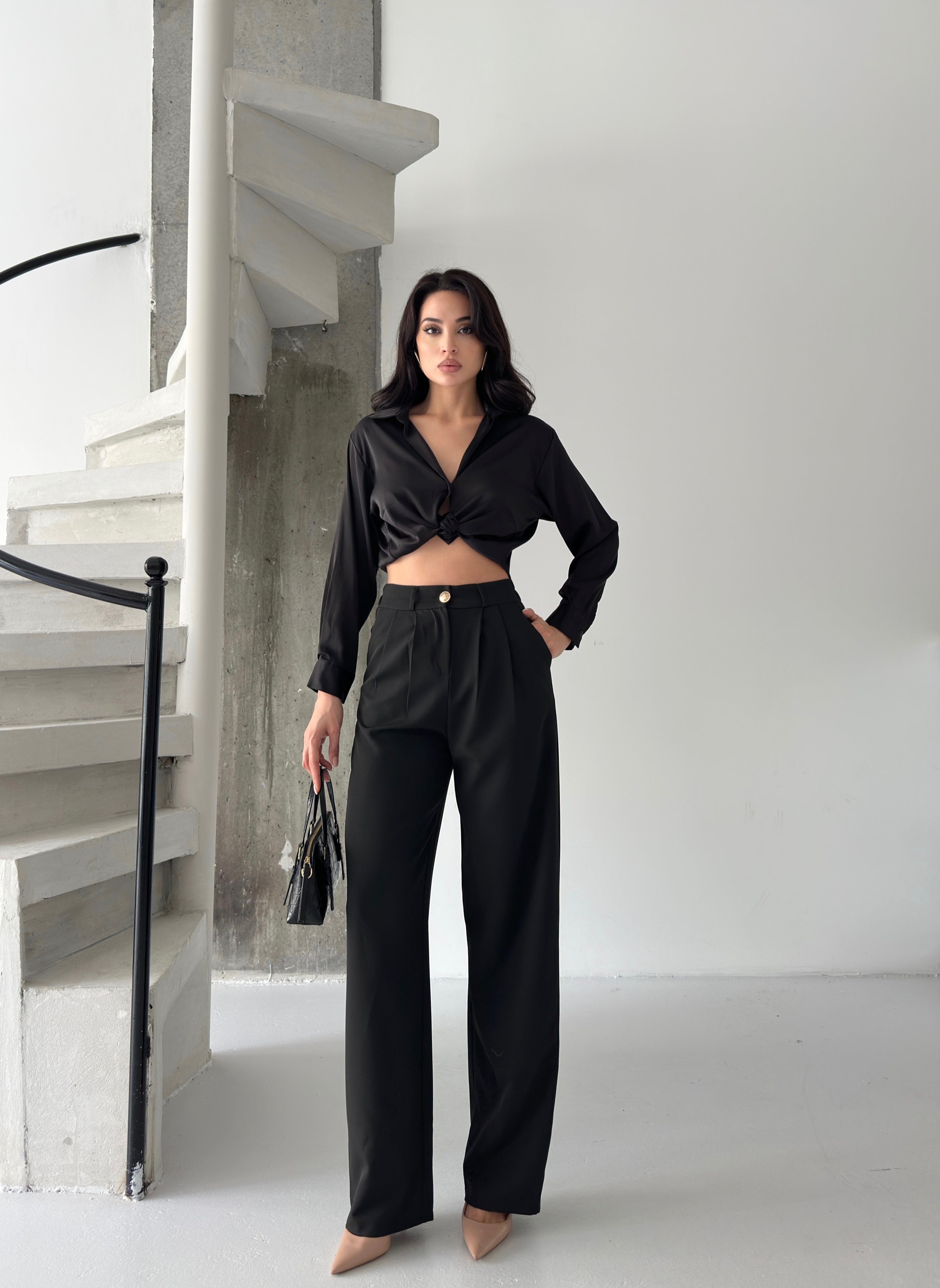 Пантолони Со Златно Копче