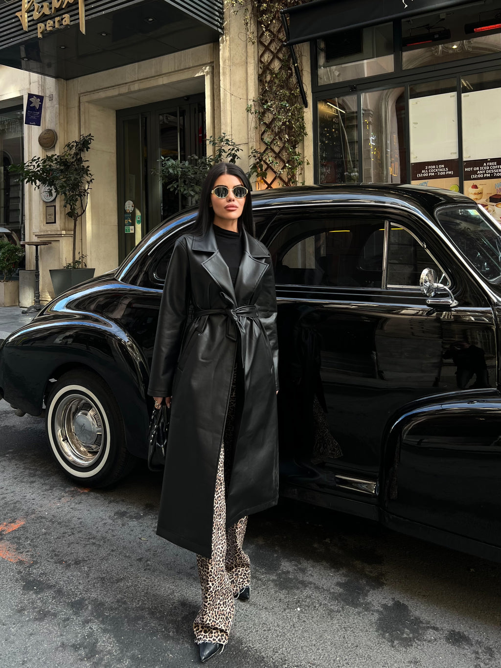 Кожен мантил