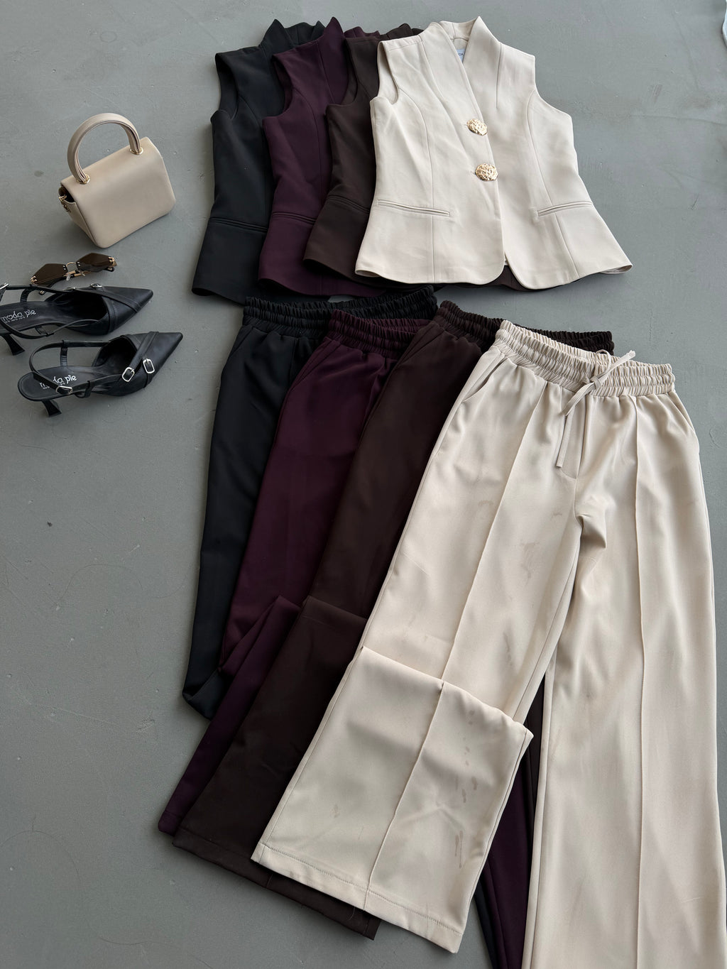 Комплет Елек Пантолони Златно Копче