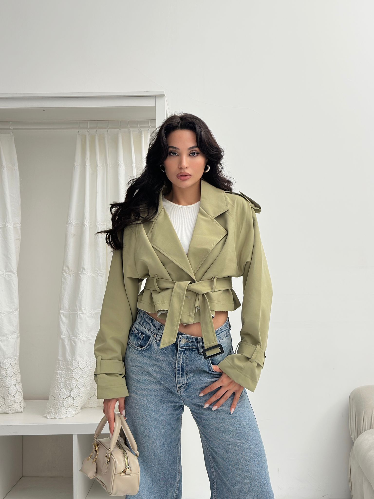 Краток мантил со врзување