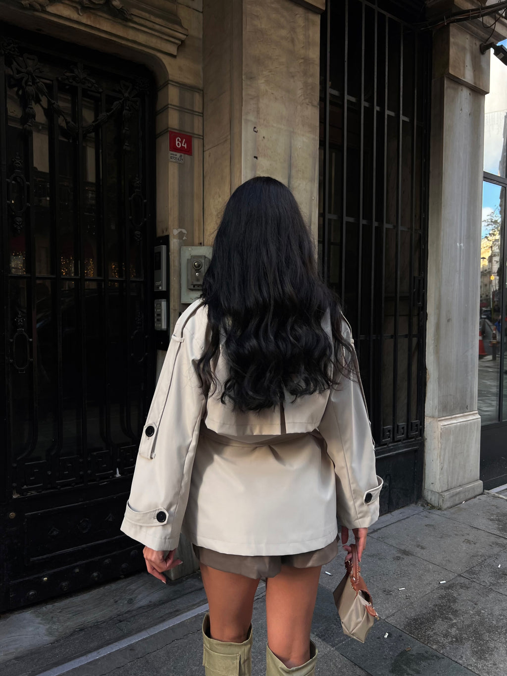 Мантил Со Постава