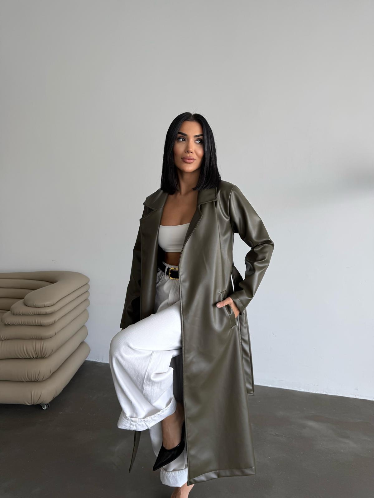 Кожен мантил