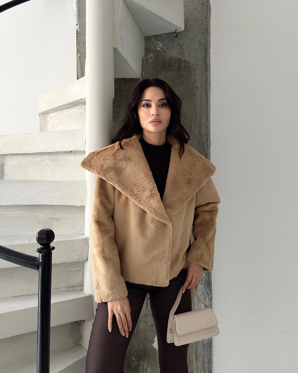 Елегантна бунда