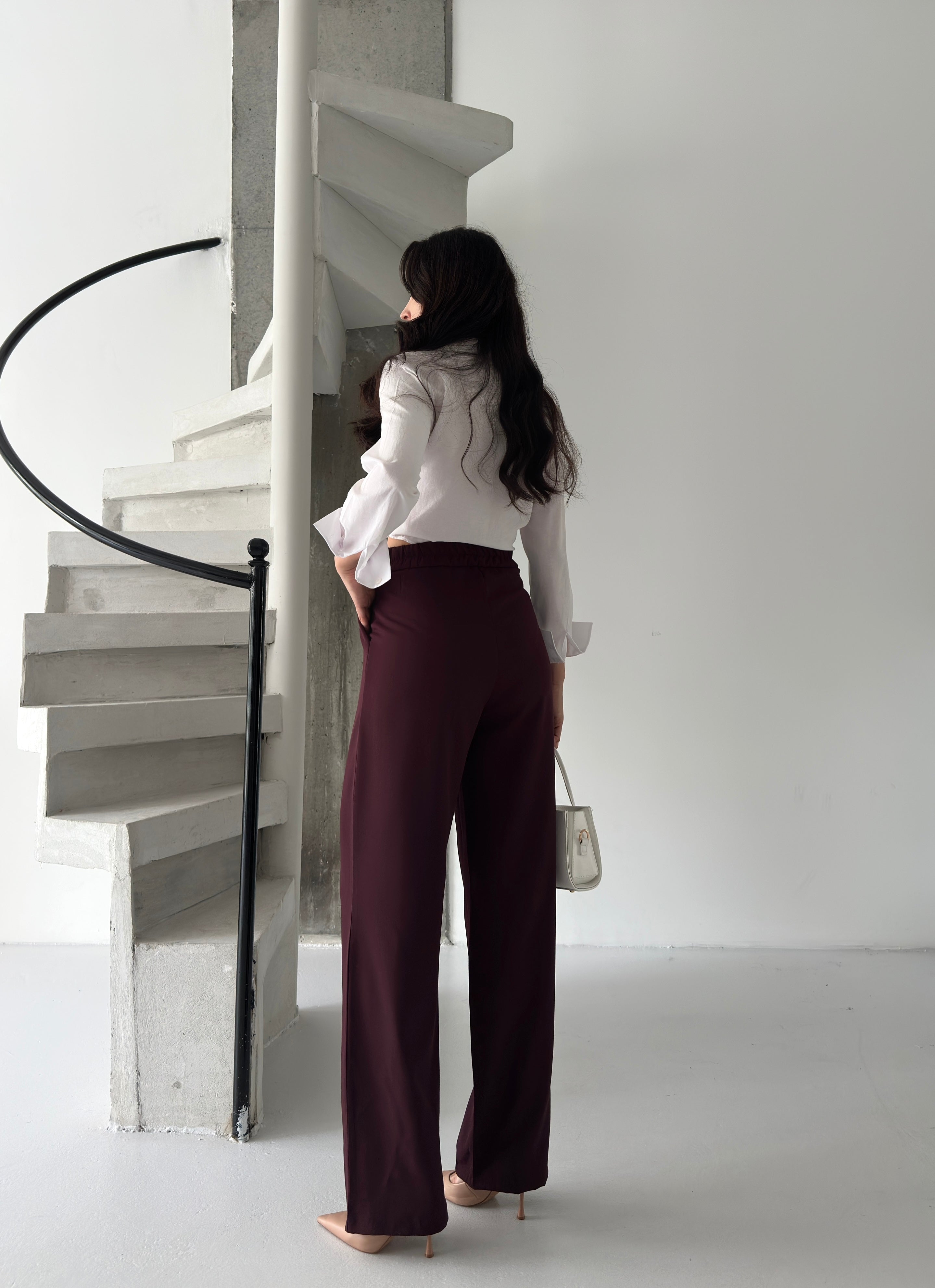 Пантолони Со Златно Копче