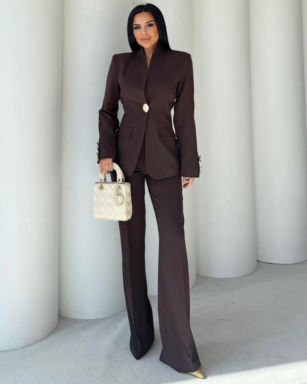 Сако Пантолони Со Златно Копче