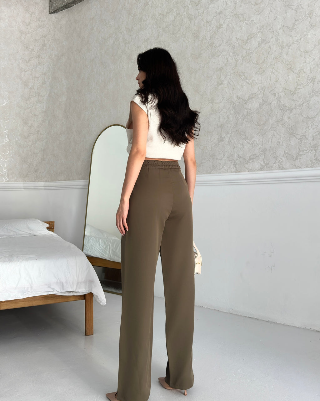 Пантолони Со Златно Копче