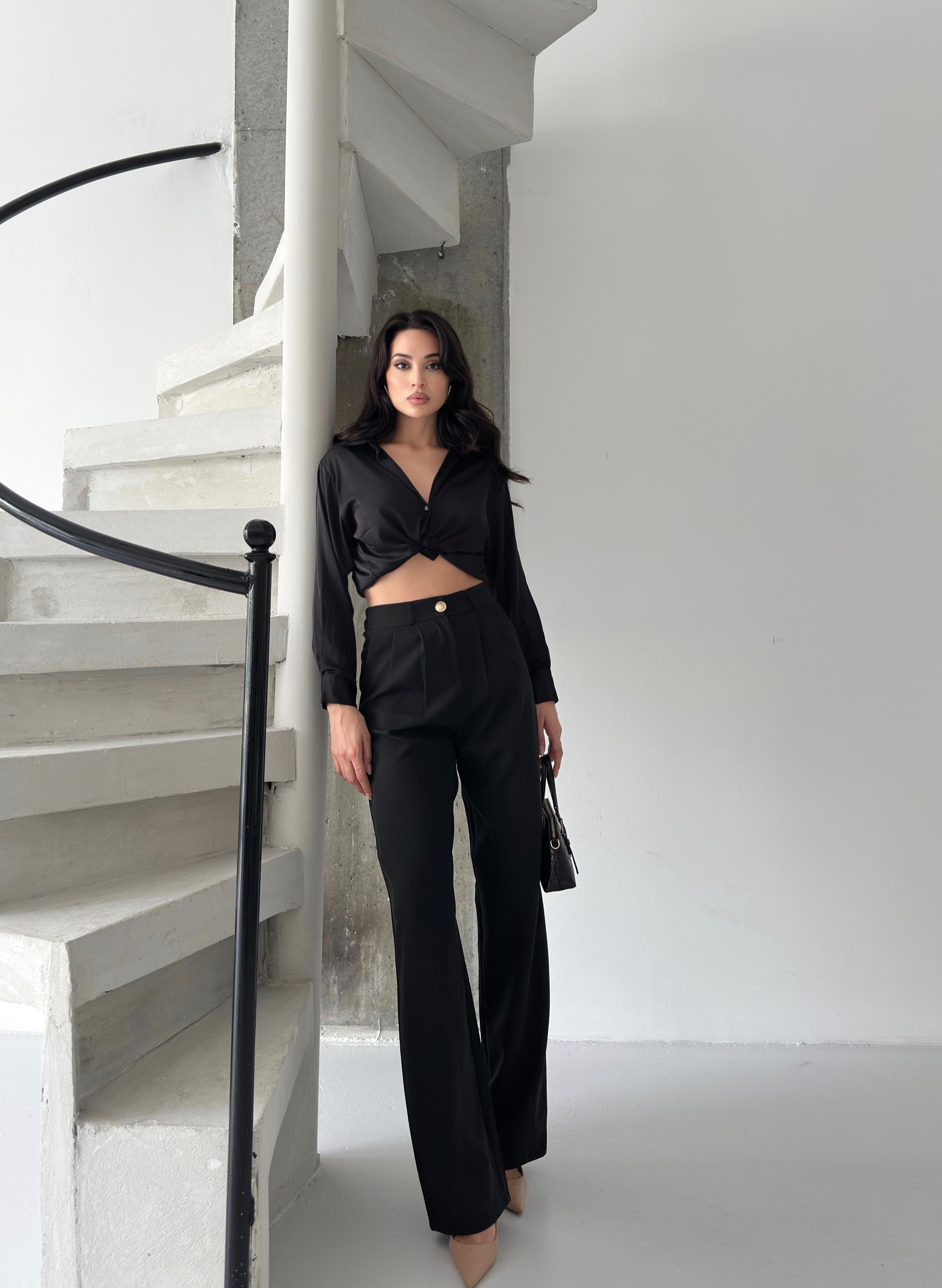 Пантолони Со Златно Копче