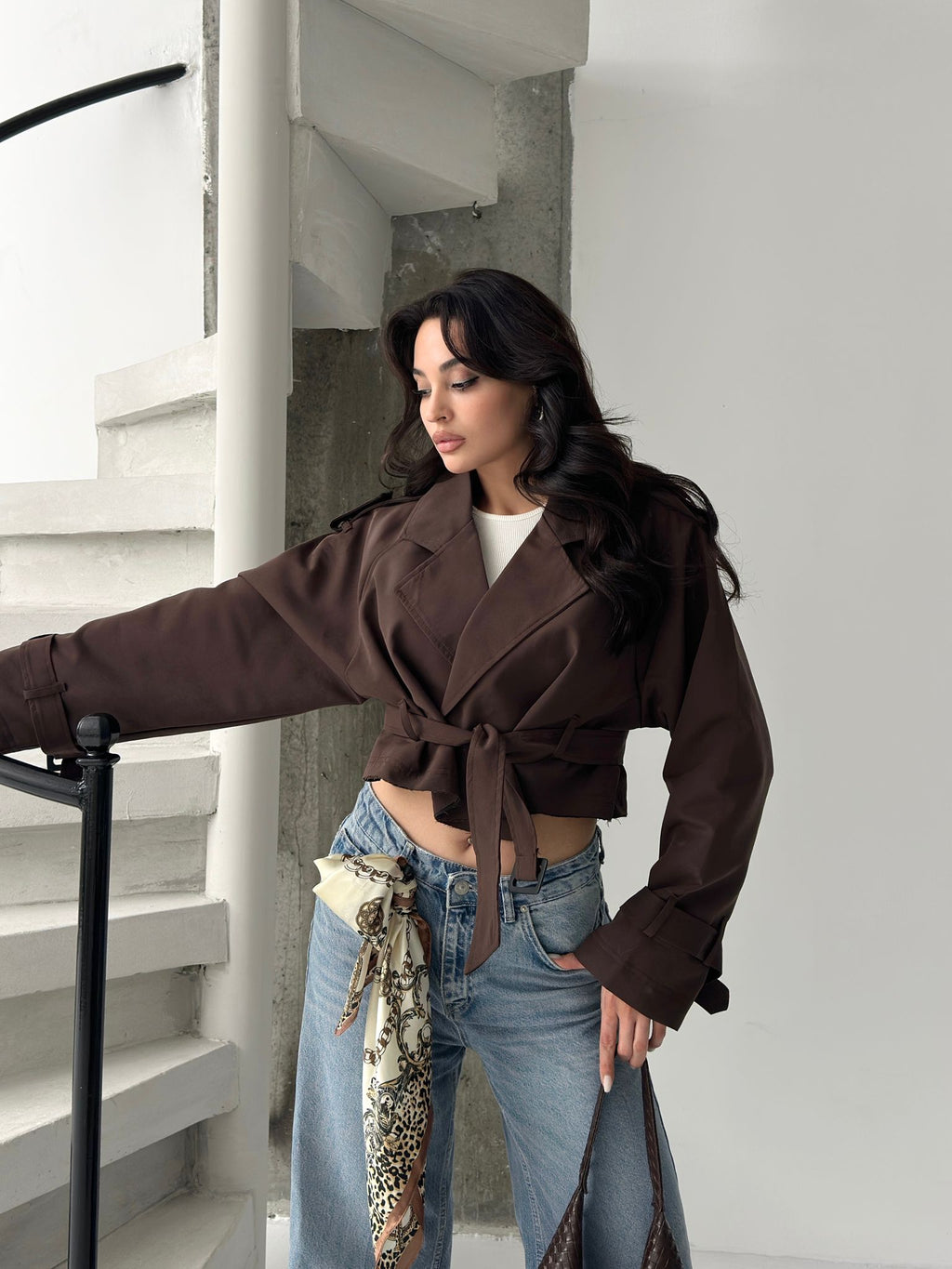 Краток мантил со врзување