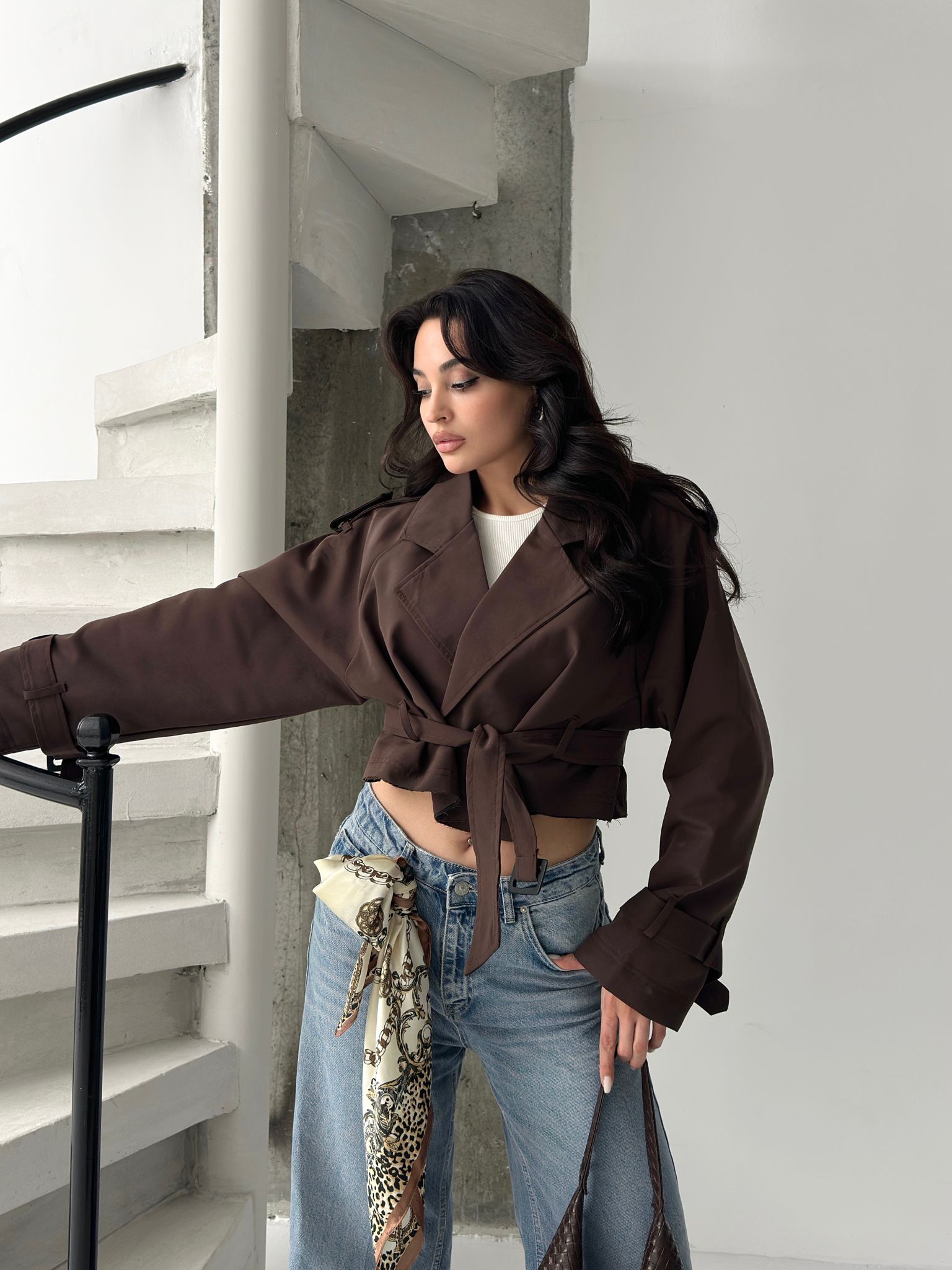 Краток мантил со врзување