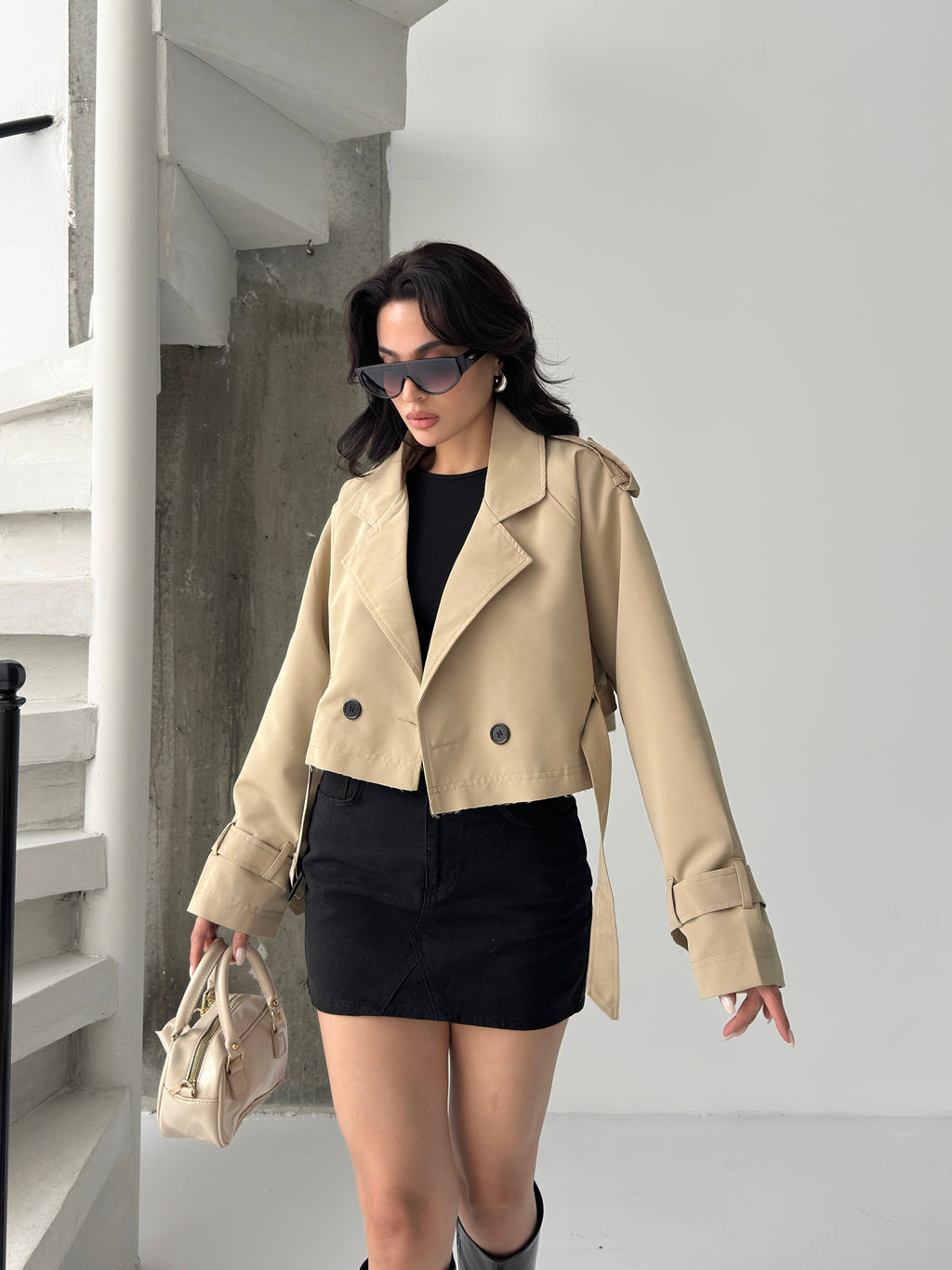 Краток мантил со врзување