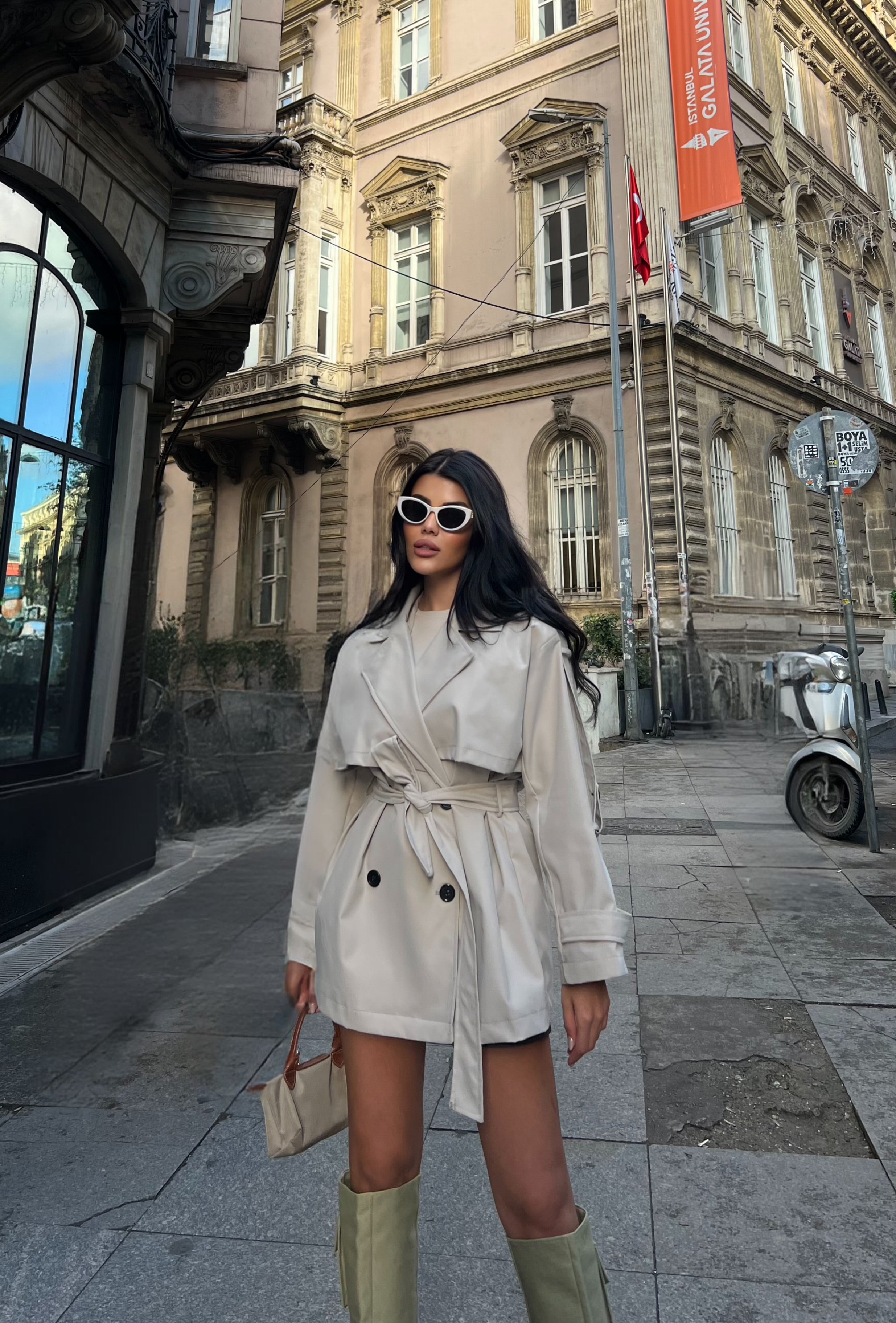 Мантил Со Постава