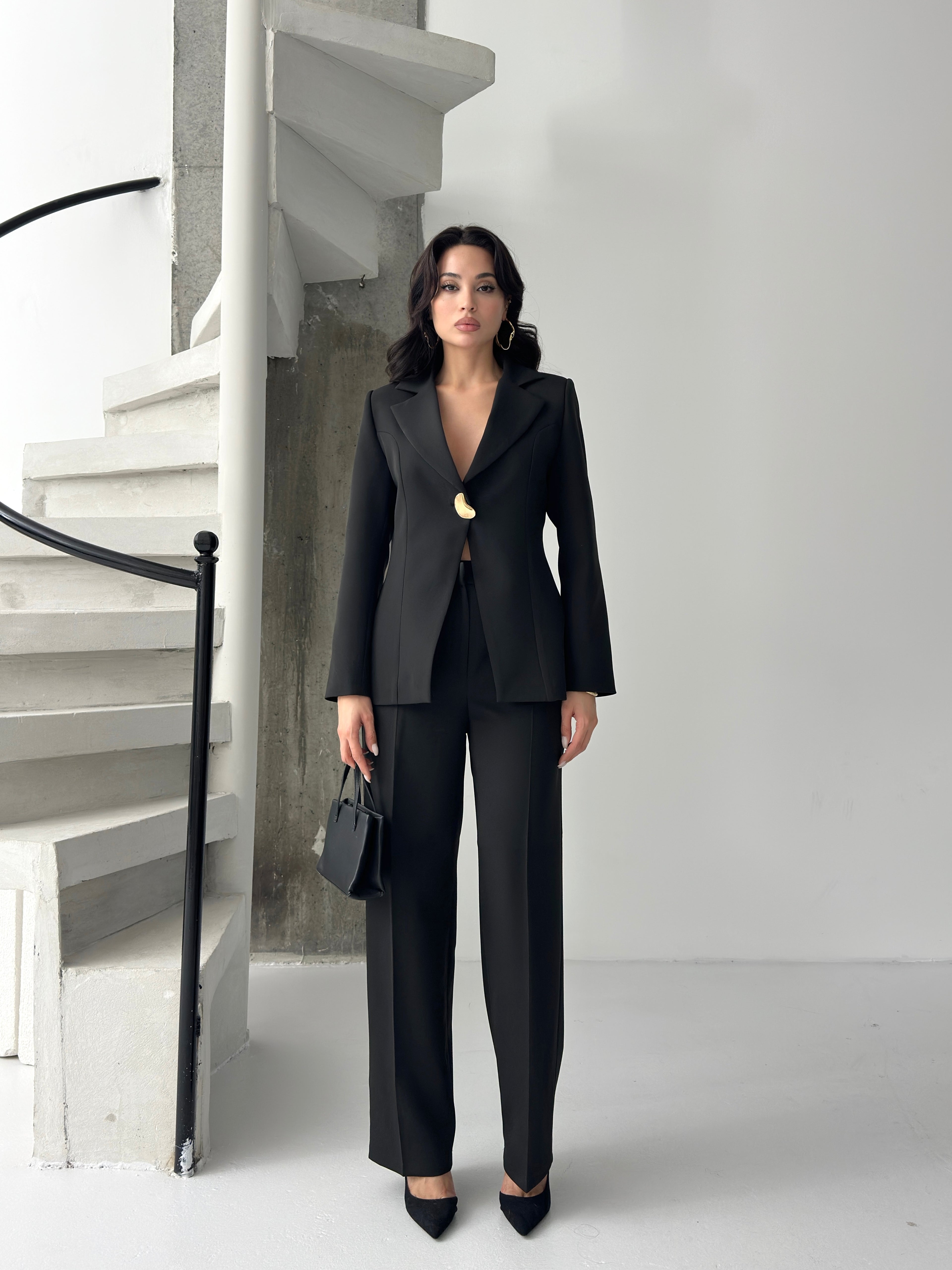 Комплет Со Златно Копче