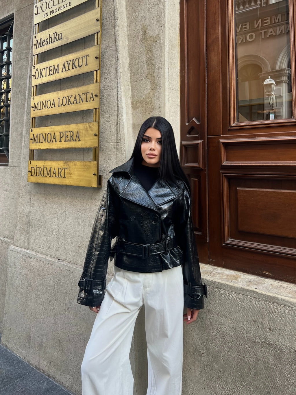 Елегантна Кроко Кожна Јакна