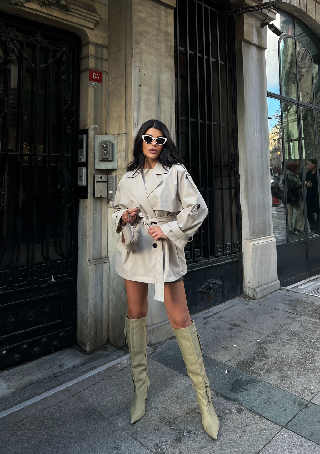 Мантил Со Постава