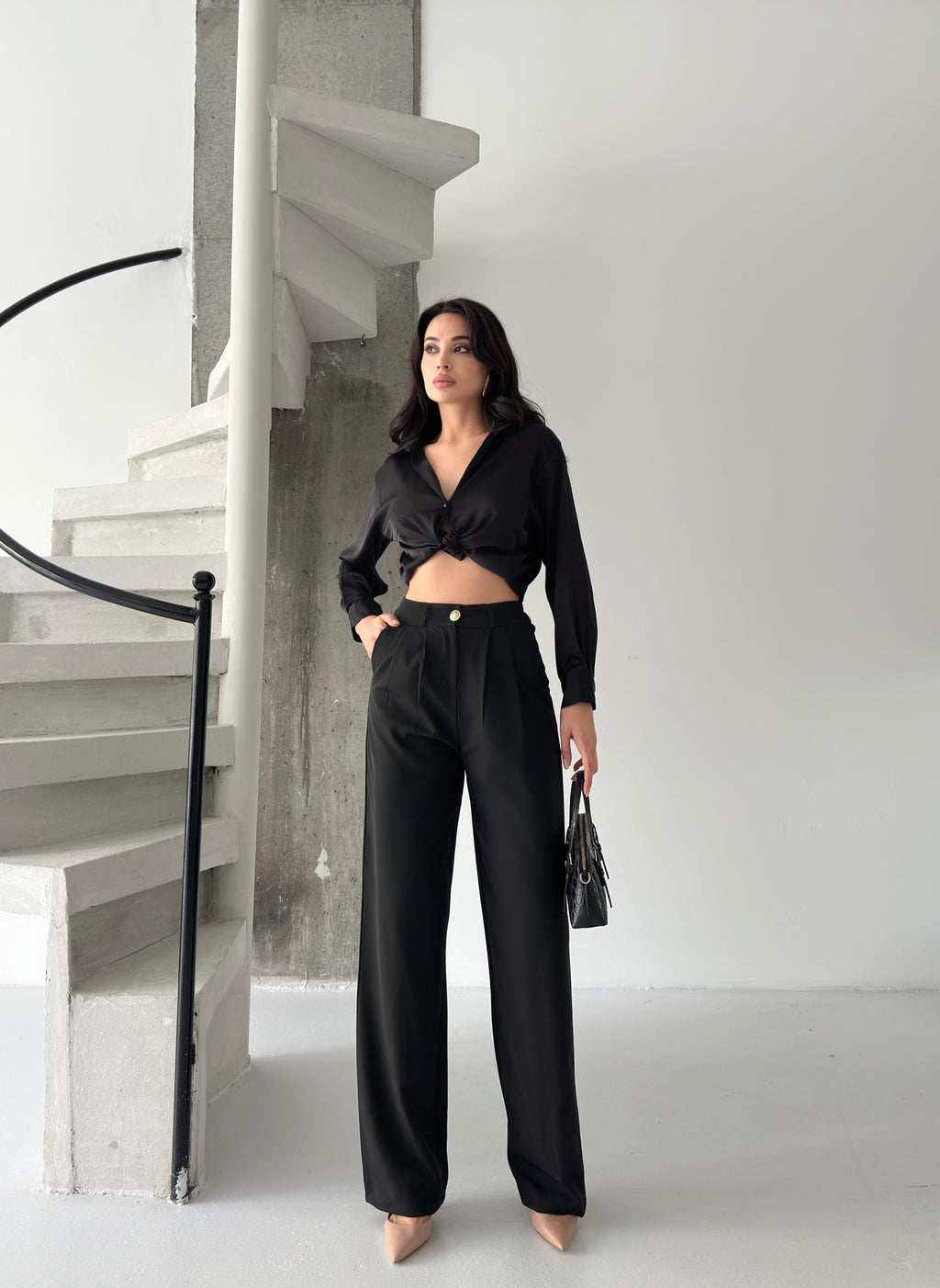 Пантолони Со Златно Копче