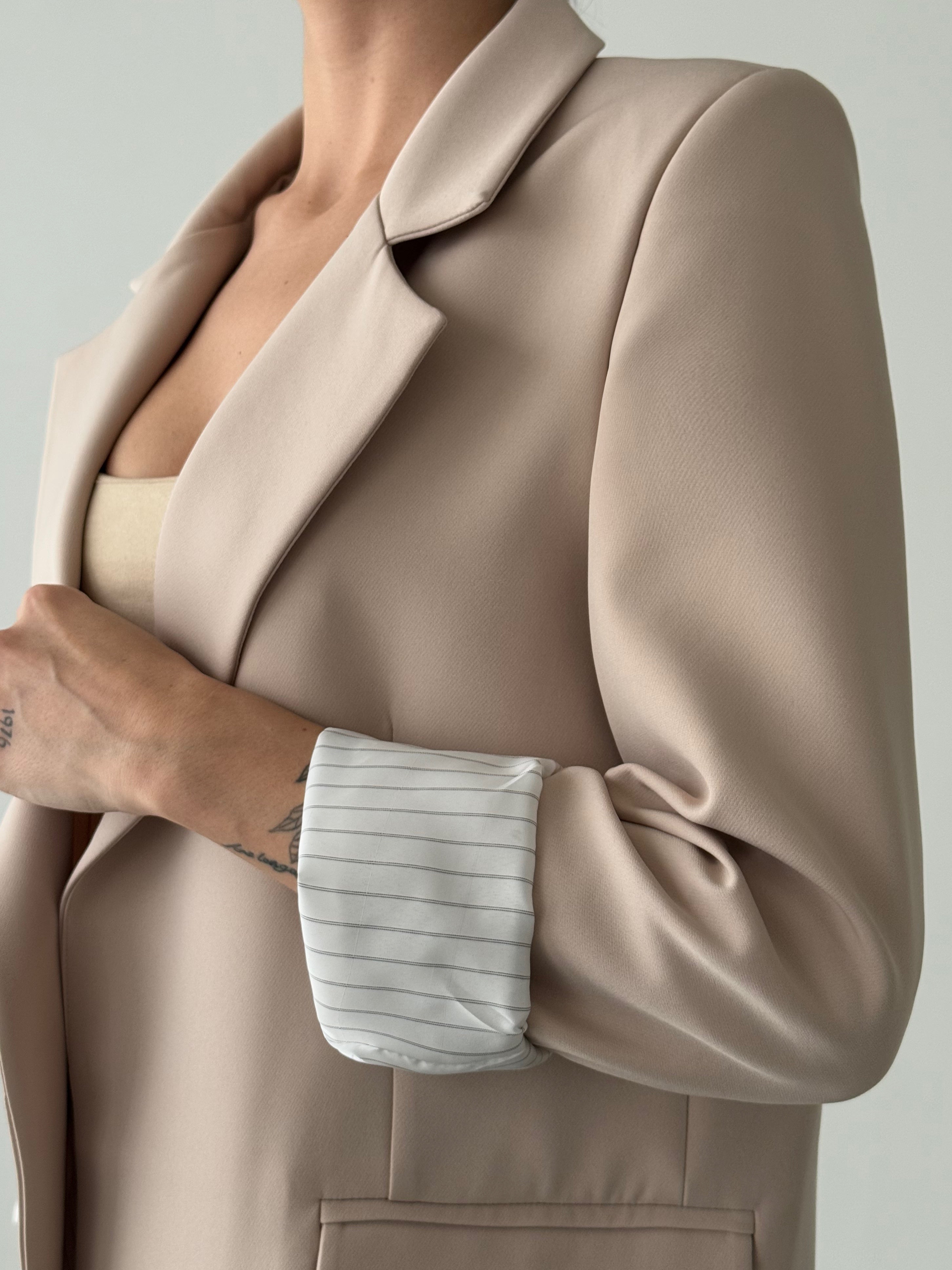 Сако Со Постава