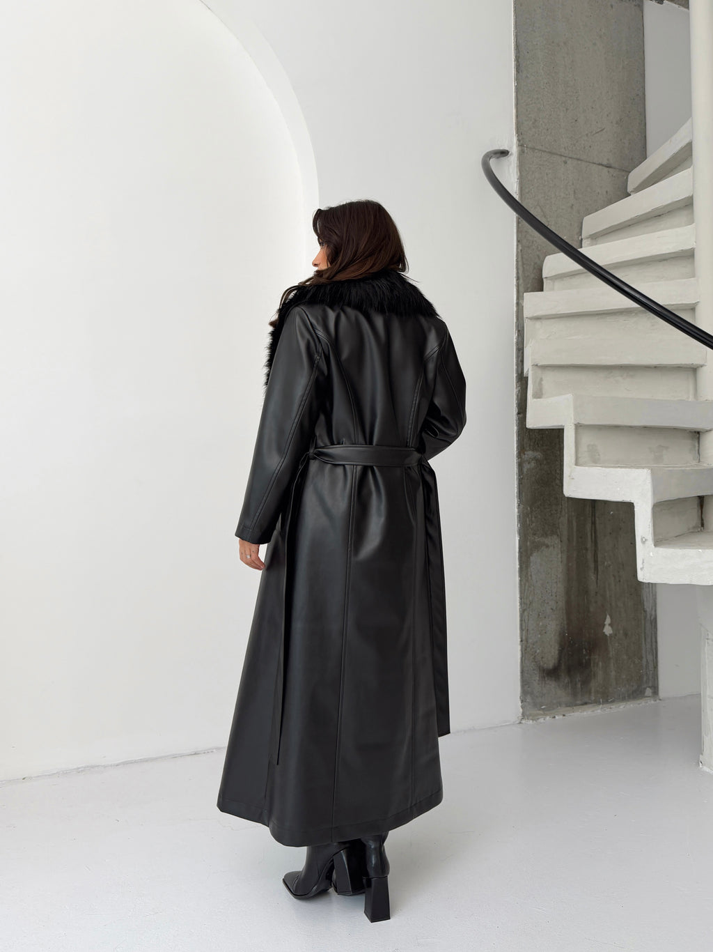 Премиум кожен мантил