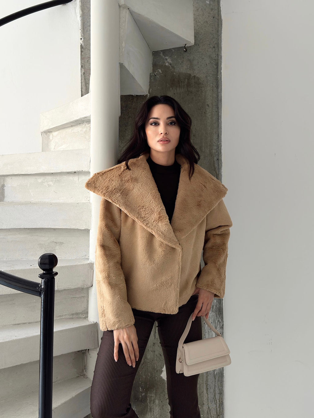 Елегантна бунда