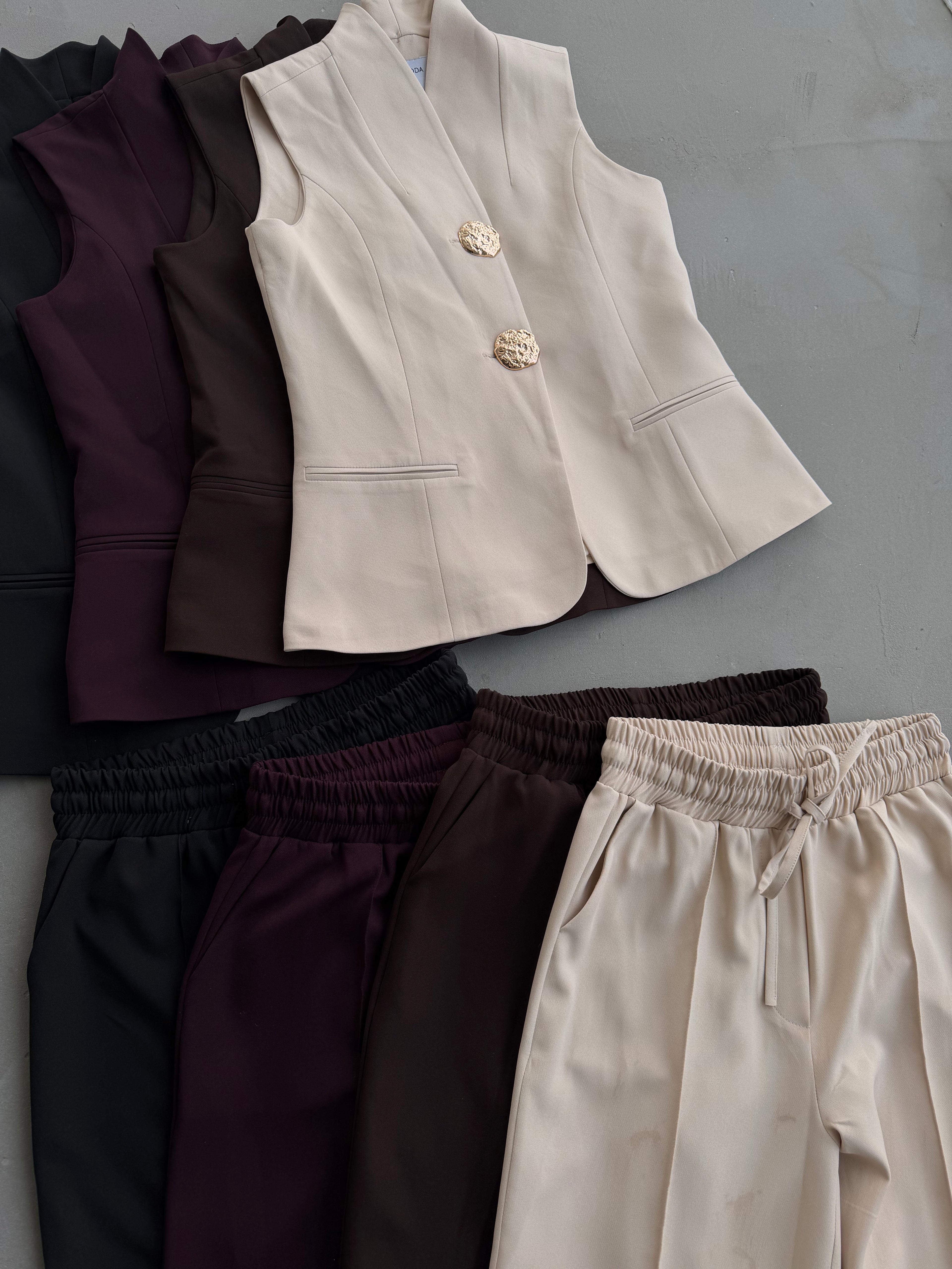 Комплет Елек Пантолони Златно Копче