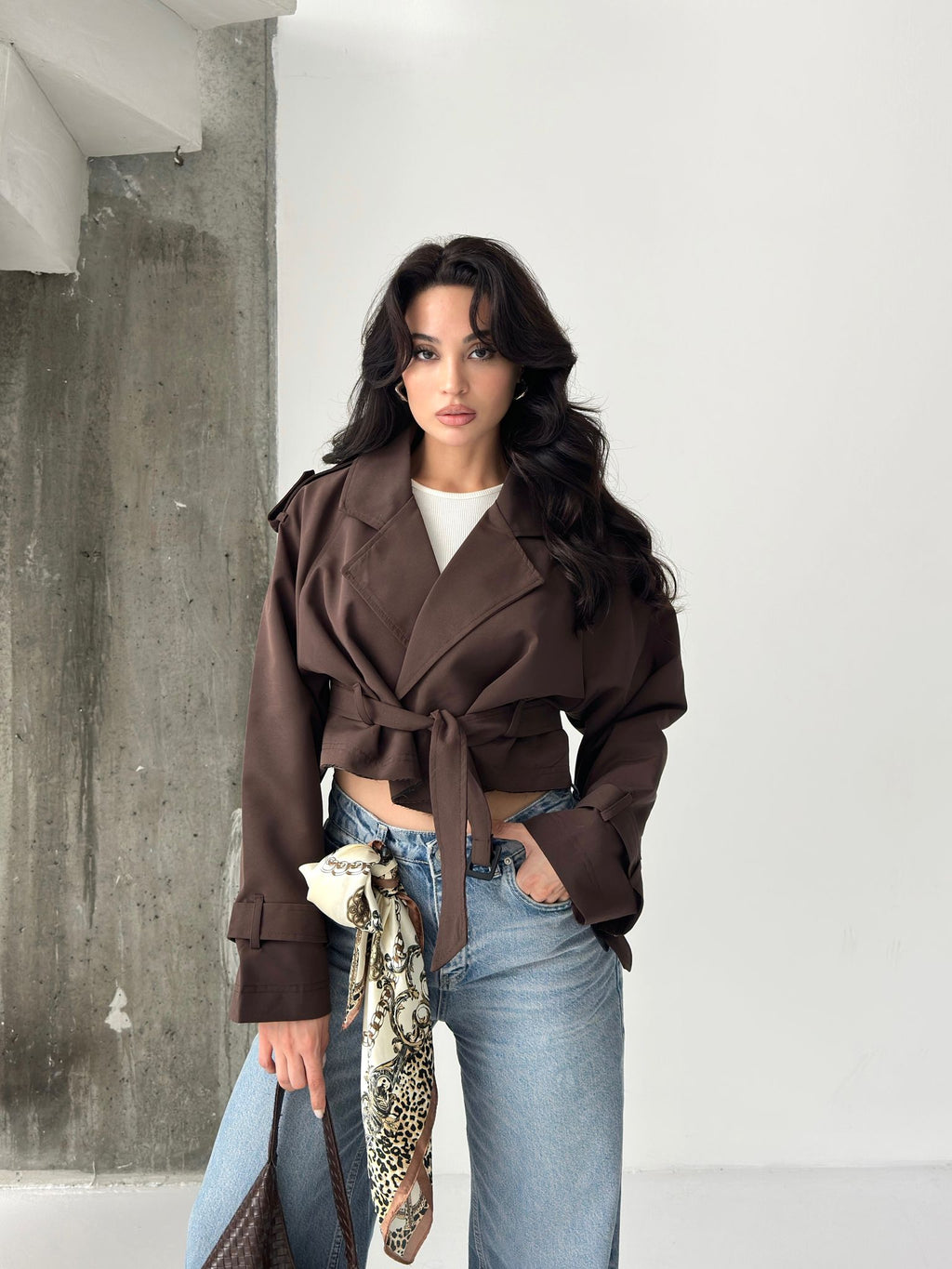 Краток мантил со врзување