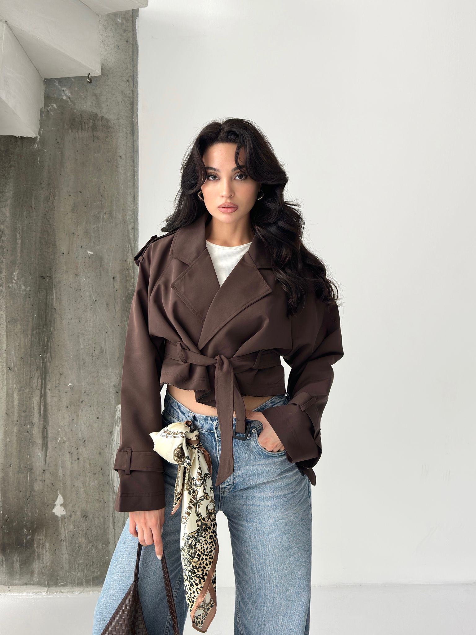 Краток мантил со врзување