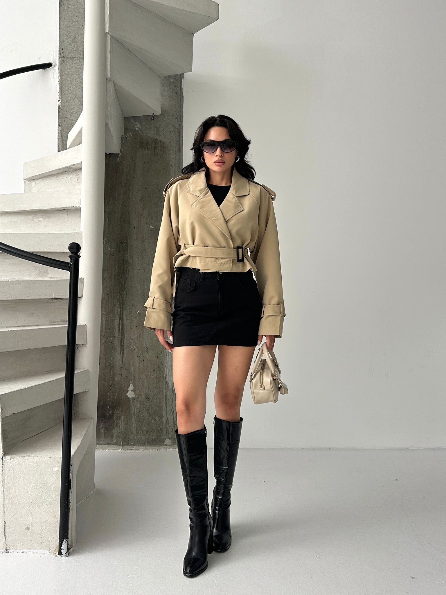 Краток мантил со врзување