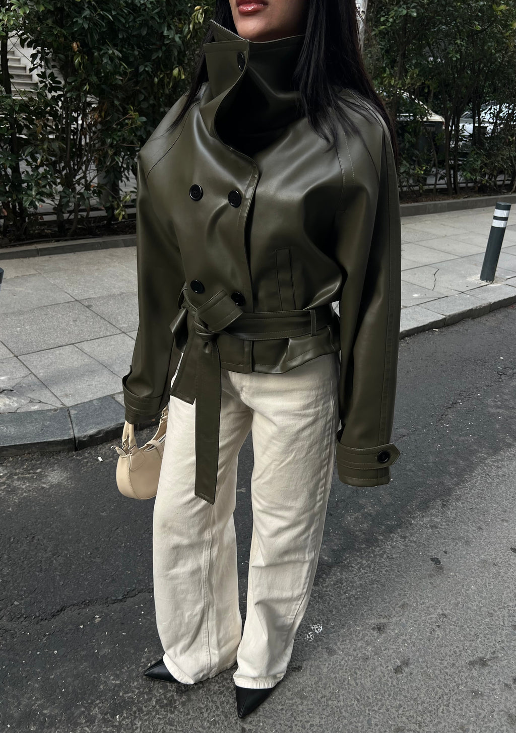 Кожна Јакна Со Копчиња